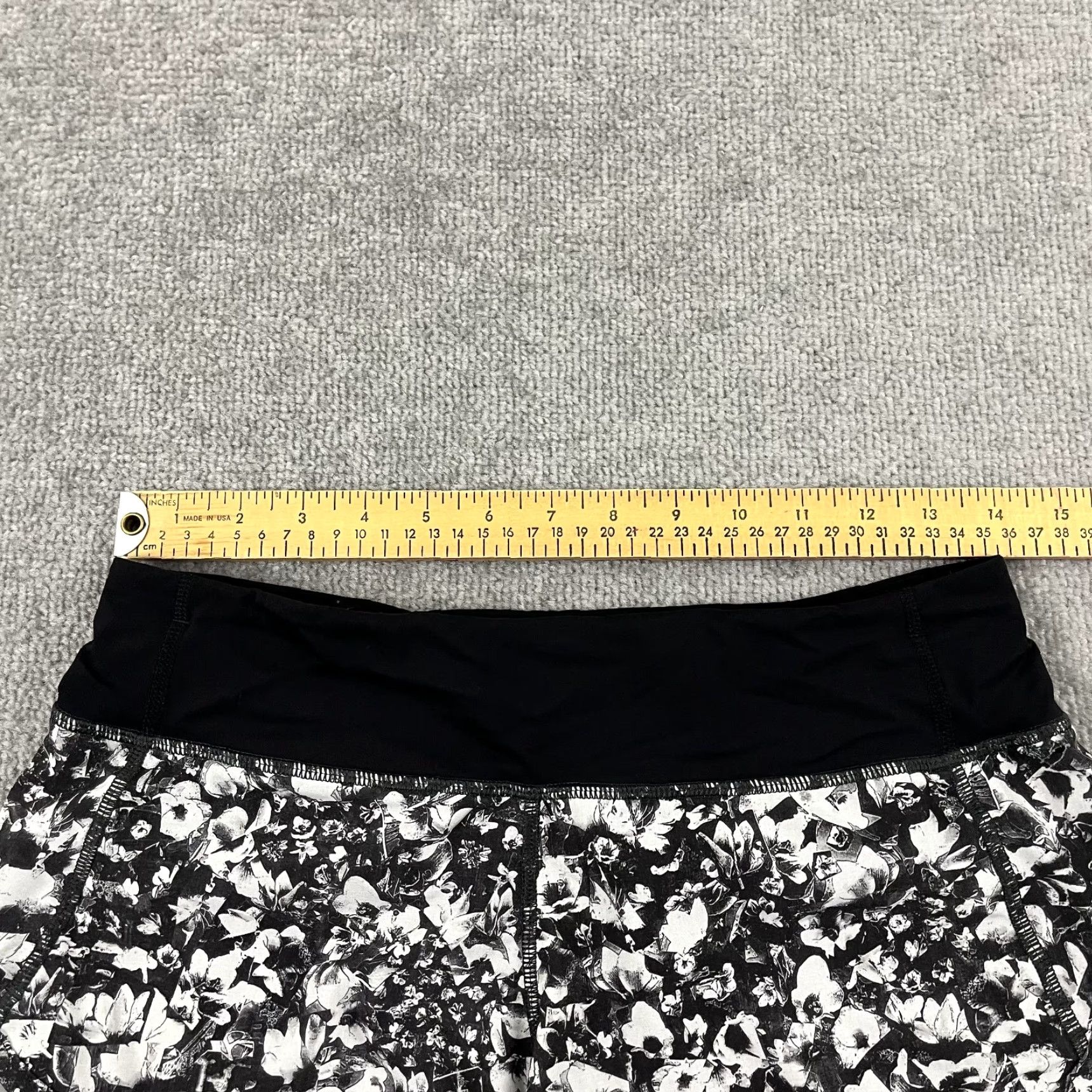 Lululemon VINTAGE Lululemon Speed Shorts Womens 4 / 3" Linerless Performance 4 Way Stretch Floral Size 28" / US 6 / IT 42 - 6 Thumbnail
