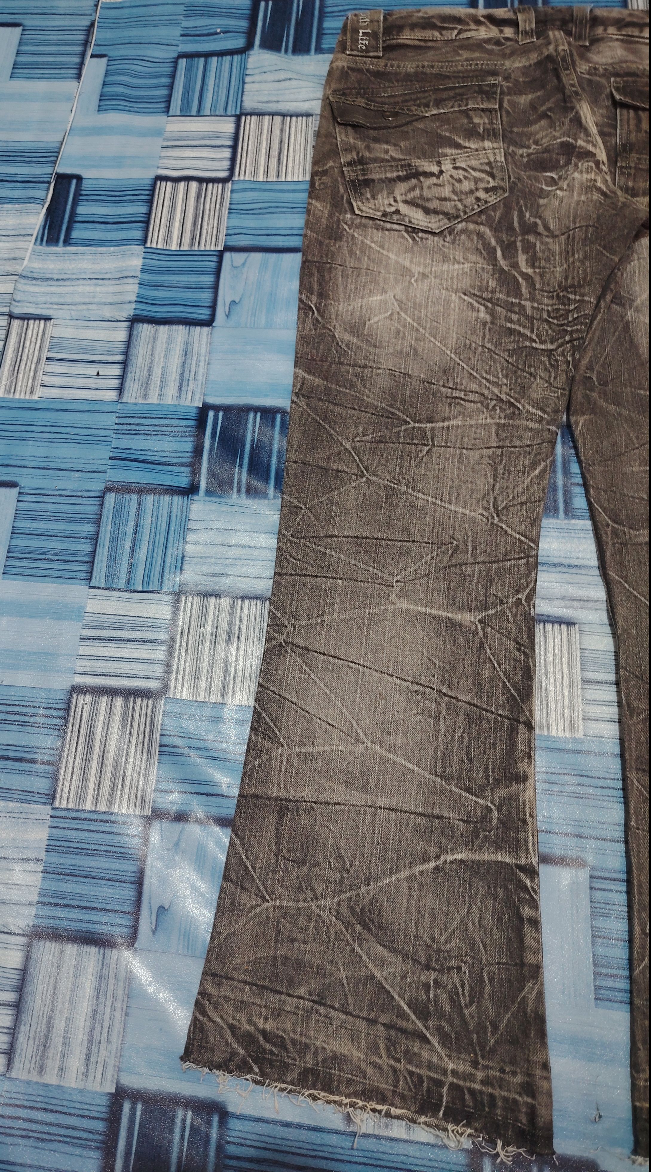Le Grande Bleu (L.G.B.) Japanese Wild Life Skull Bones Whiskered Flared Jeans Size US 32 / EU 48 - 16 Thumbnail