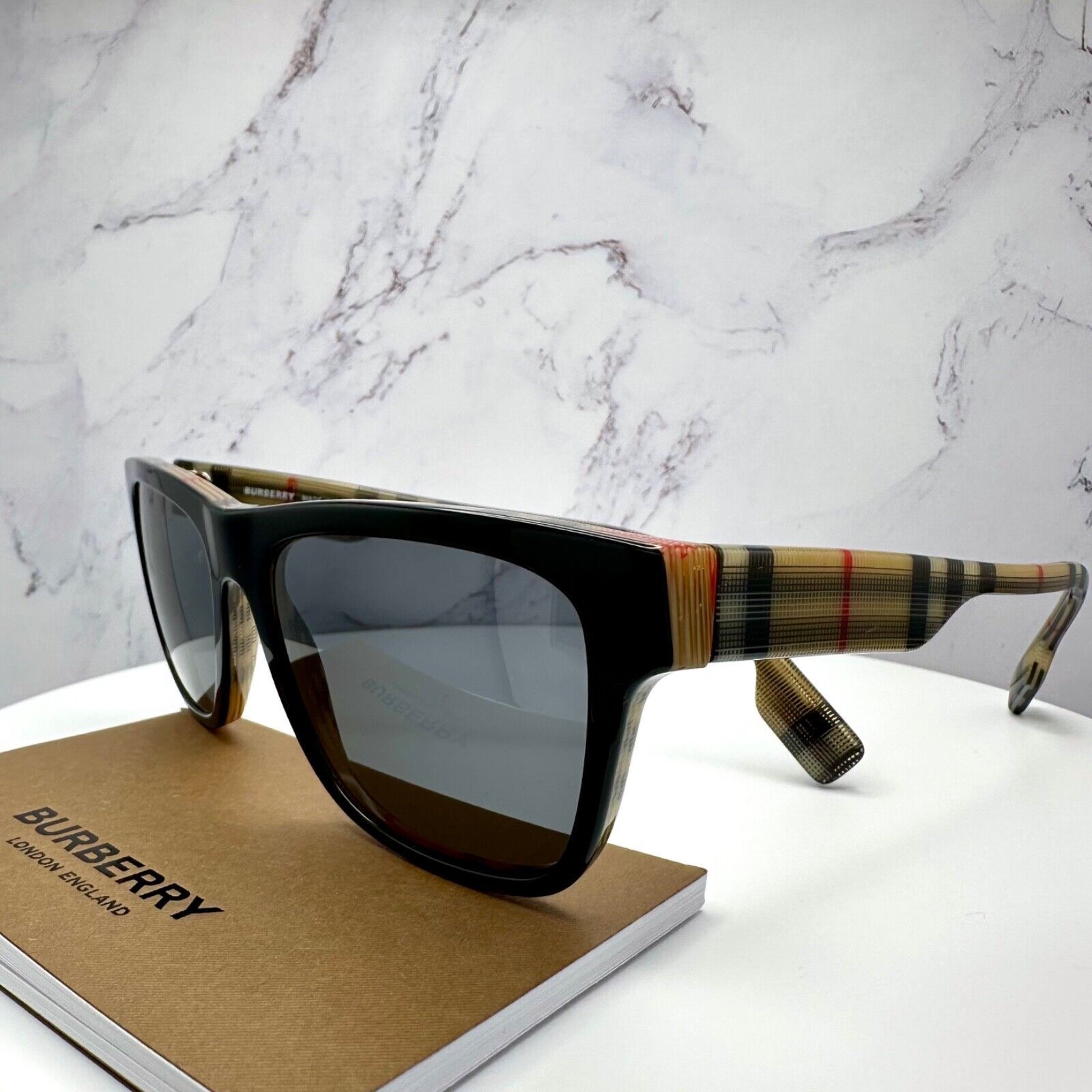 New Burberry Sunglasses Black Square Classic Check Arm Brown