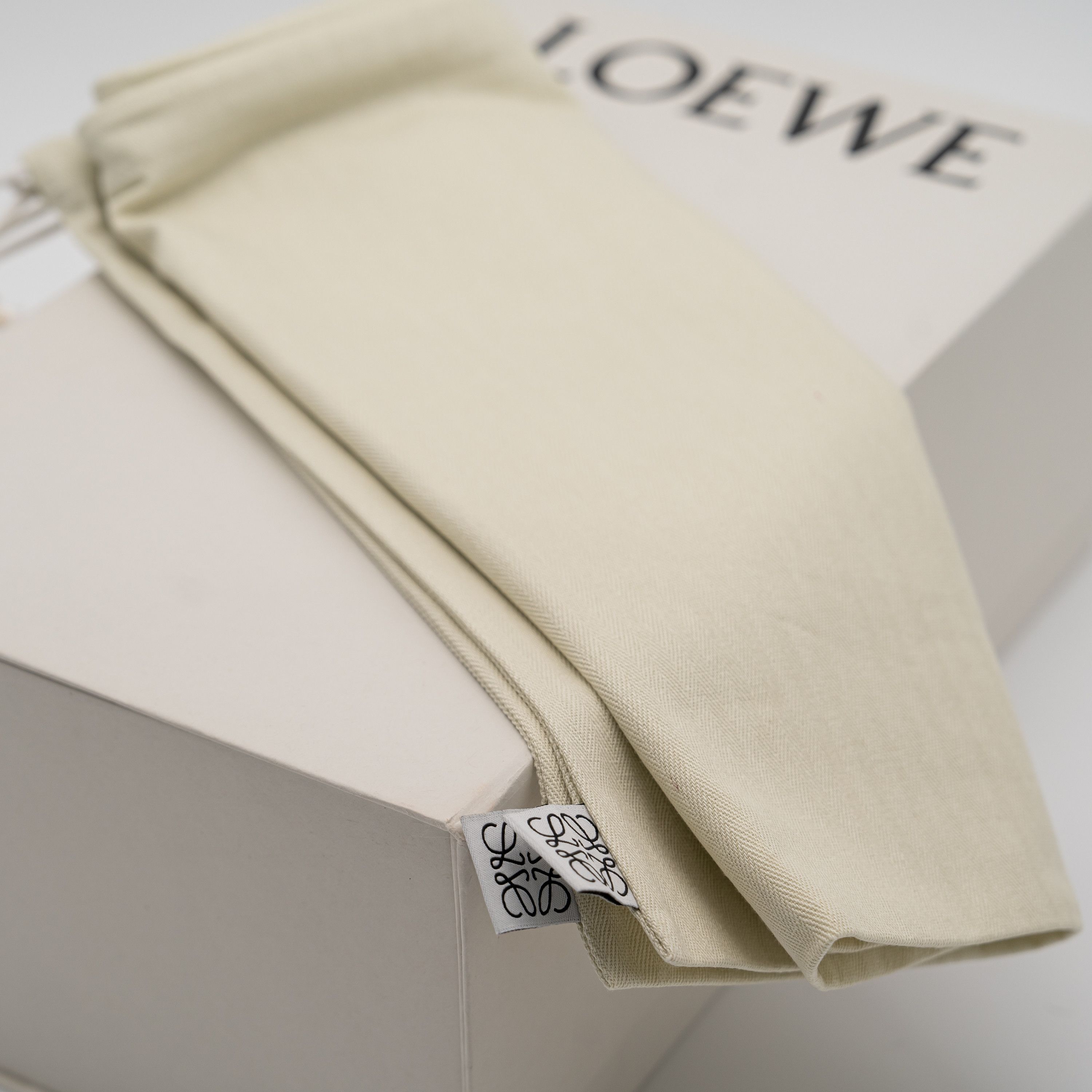 Loewe 36 6 us Loewe Pebble Sandals White Slides Foam Thong Rubber Size US 6 / IT 36 - 9 Thumbnail