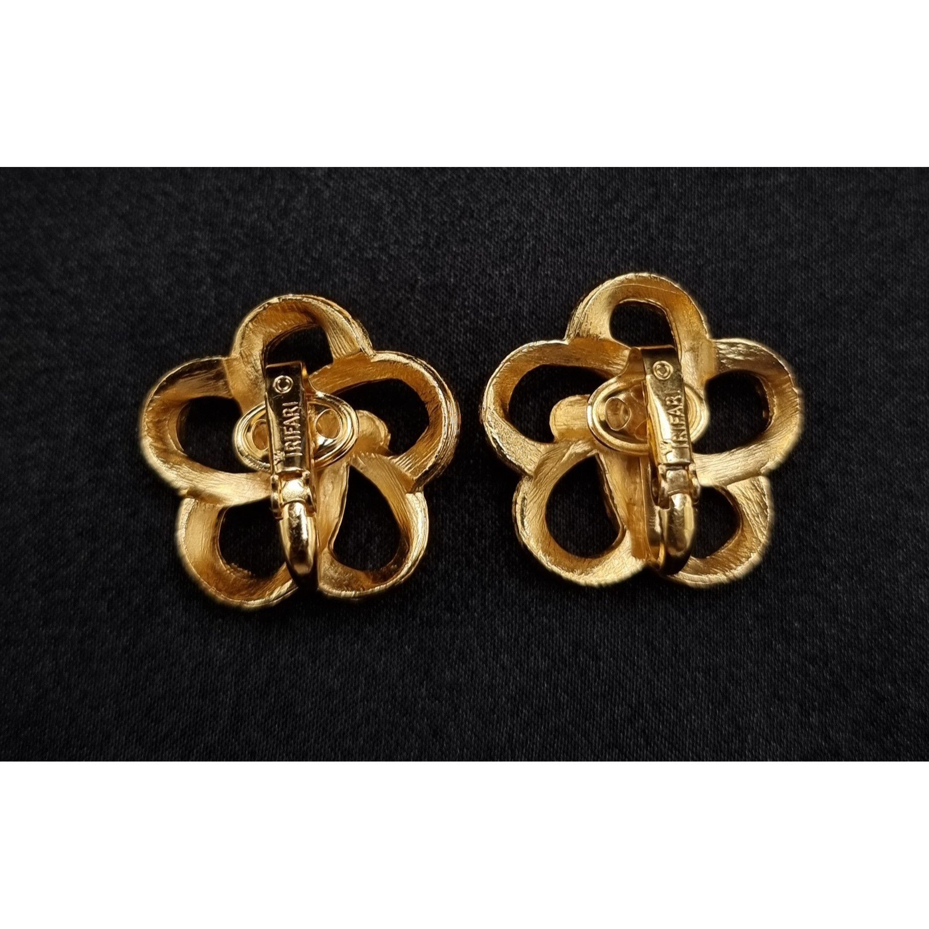 Vintage Vintage 1960s TRIFARI Signed Gold-Tone Clip-On Knot Earrings Size ONE SIZE - 4 Thumbnail