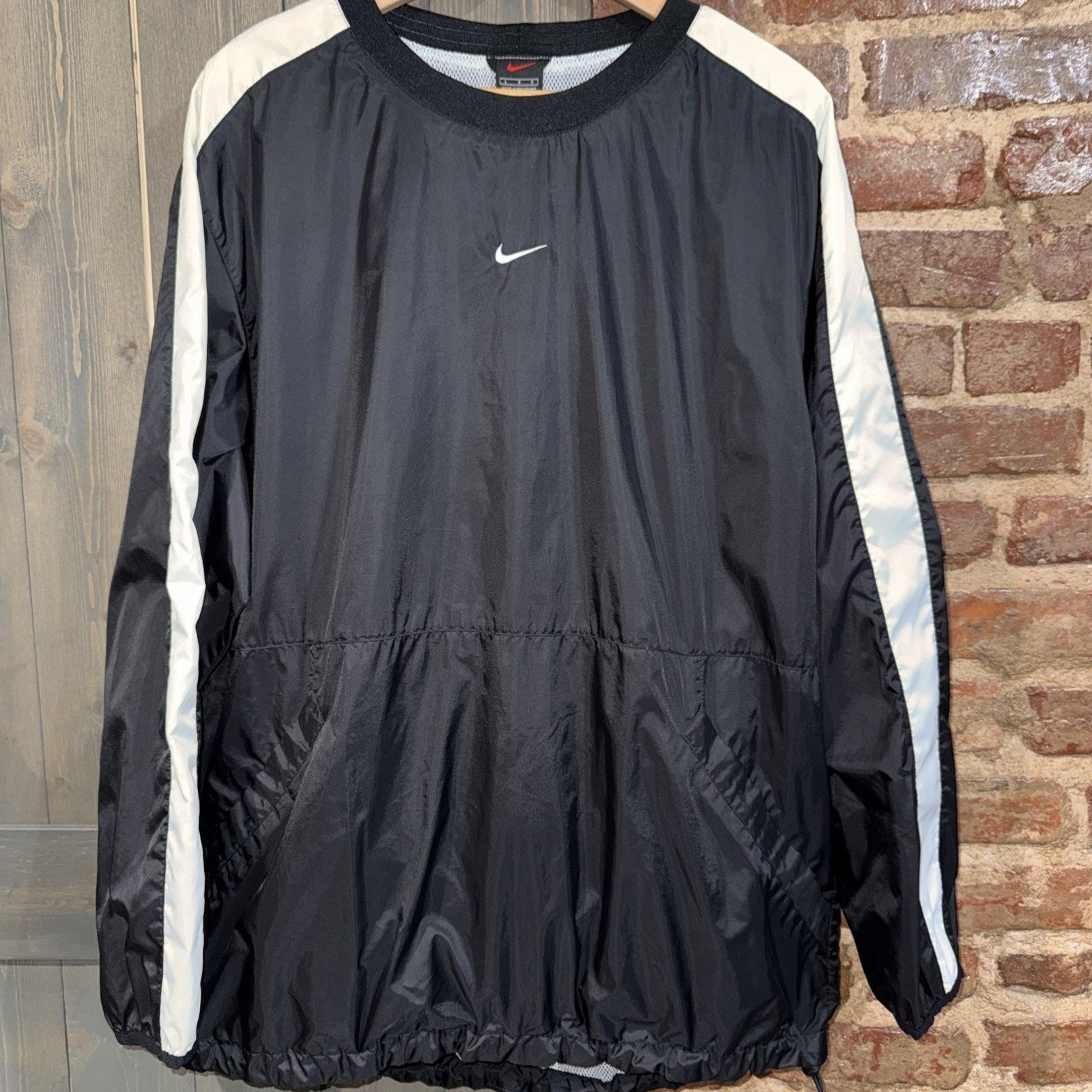 Nike 90s Nike Center Swoosh Windbreaker Sz L Nylon Cinch Hem Size US L / EU 52-54 / 3 - 2 Thumbnail