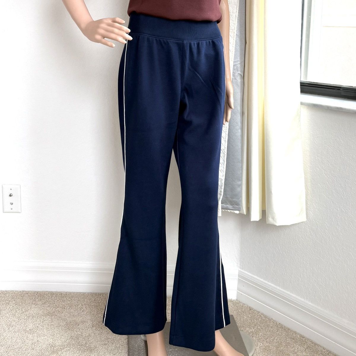 Spanx AirEssentials Piques Flare Pants Size 30" / US 8 / IT 44 - 1 Thumbnail