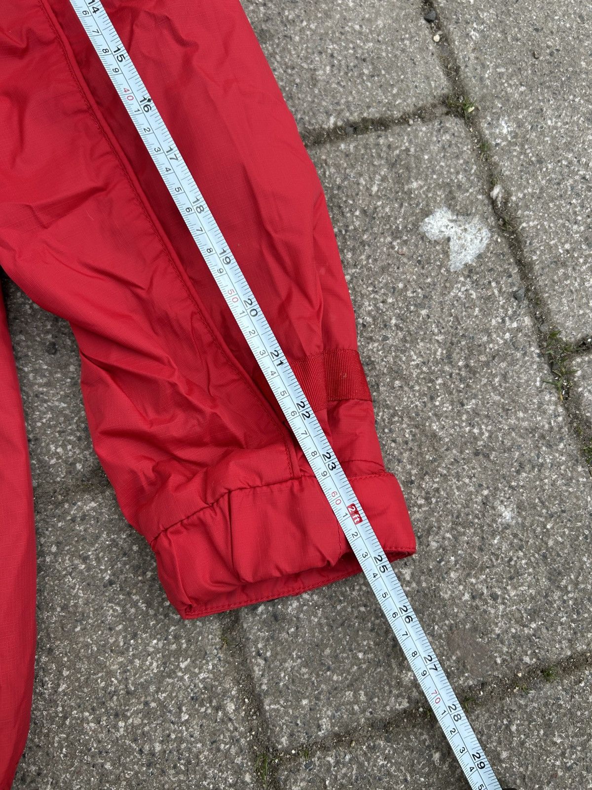 Oakley Oakley Vintage red Hooded Windbreaker Jacket Nylon Jacket Size US L / EU 52-54 / 3 - 20 Thumbnail