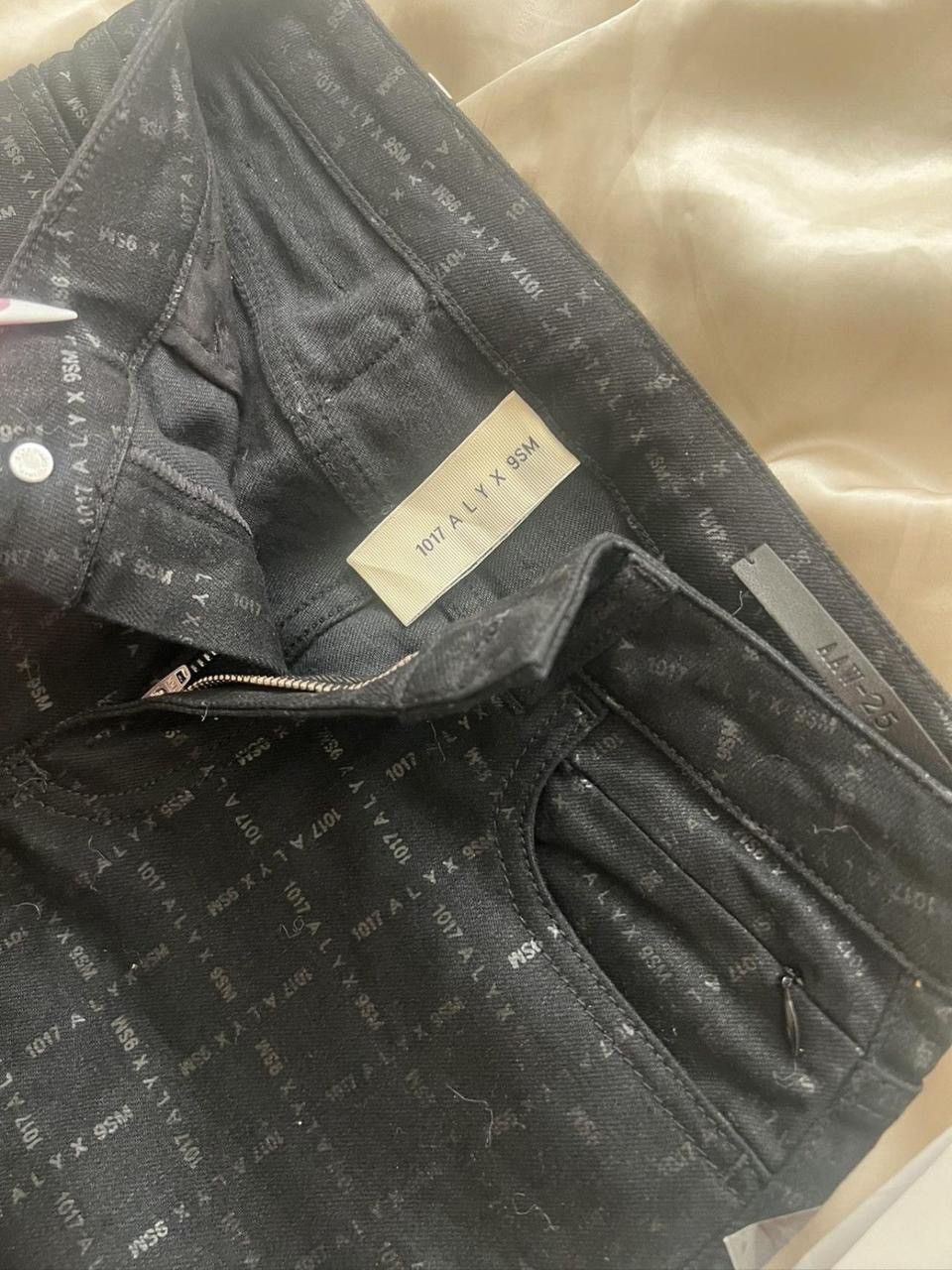 1017 ALYX 9SM 1017 ALYX 9SM black logo denim jeans Size 25" / US 0 / IT 36 - 7 Thumbnail