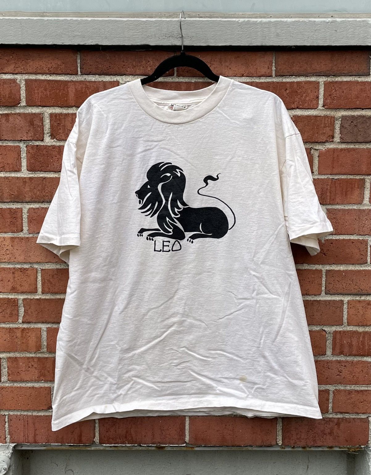 Vintage Vintage 90s Oneita Leo Zodiac Sign T Shirt Size US XL / EU 56 / 4 - 1 Thumbnail