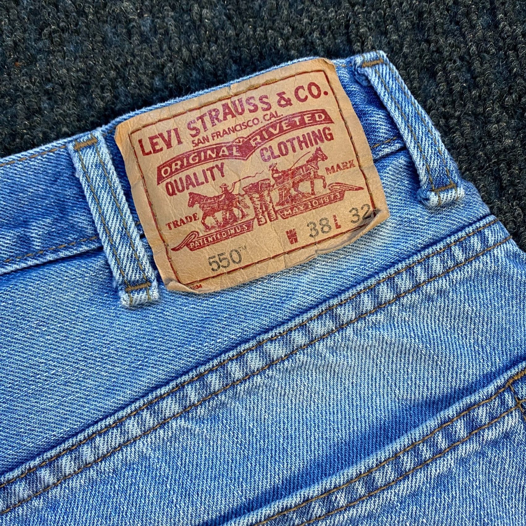 Levi's VINTAGE Levi’s 550 Relaxed Jeans 34 x 30 Light Distressed Skater Grunge 90s Mens Denim Blue Jeans Size US 34 / EU 50 - 4 Thumbnail