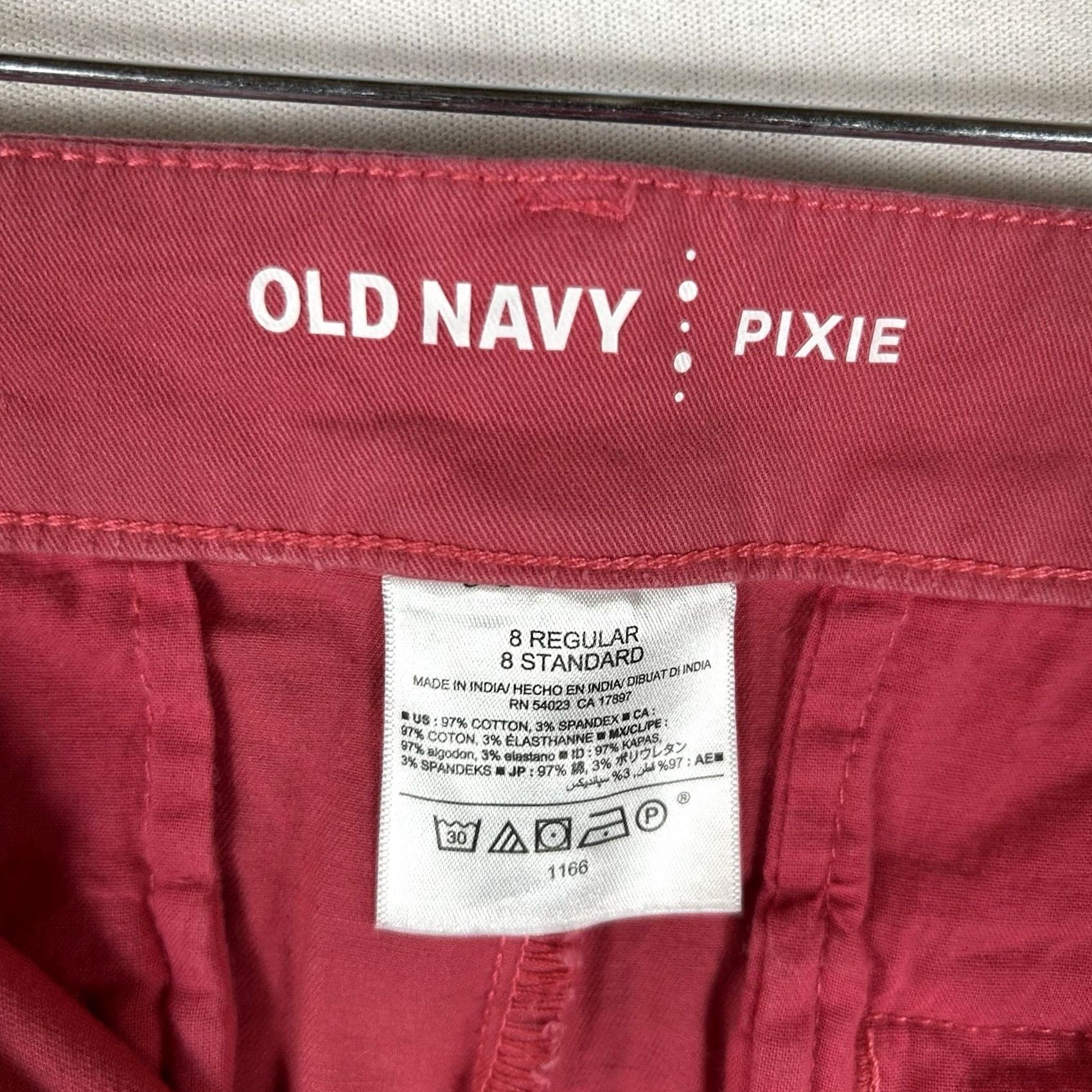 Old Navy Old Navy Pink Chino Shorts Womens 8 Regular Mid Rise Solid Casual Size 30" / US 8 / IT 44 - 3 Thumbnail