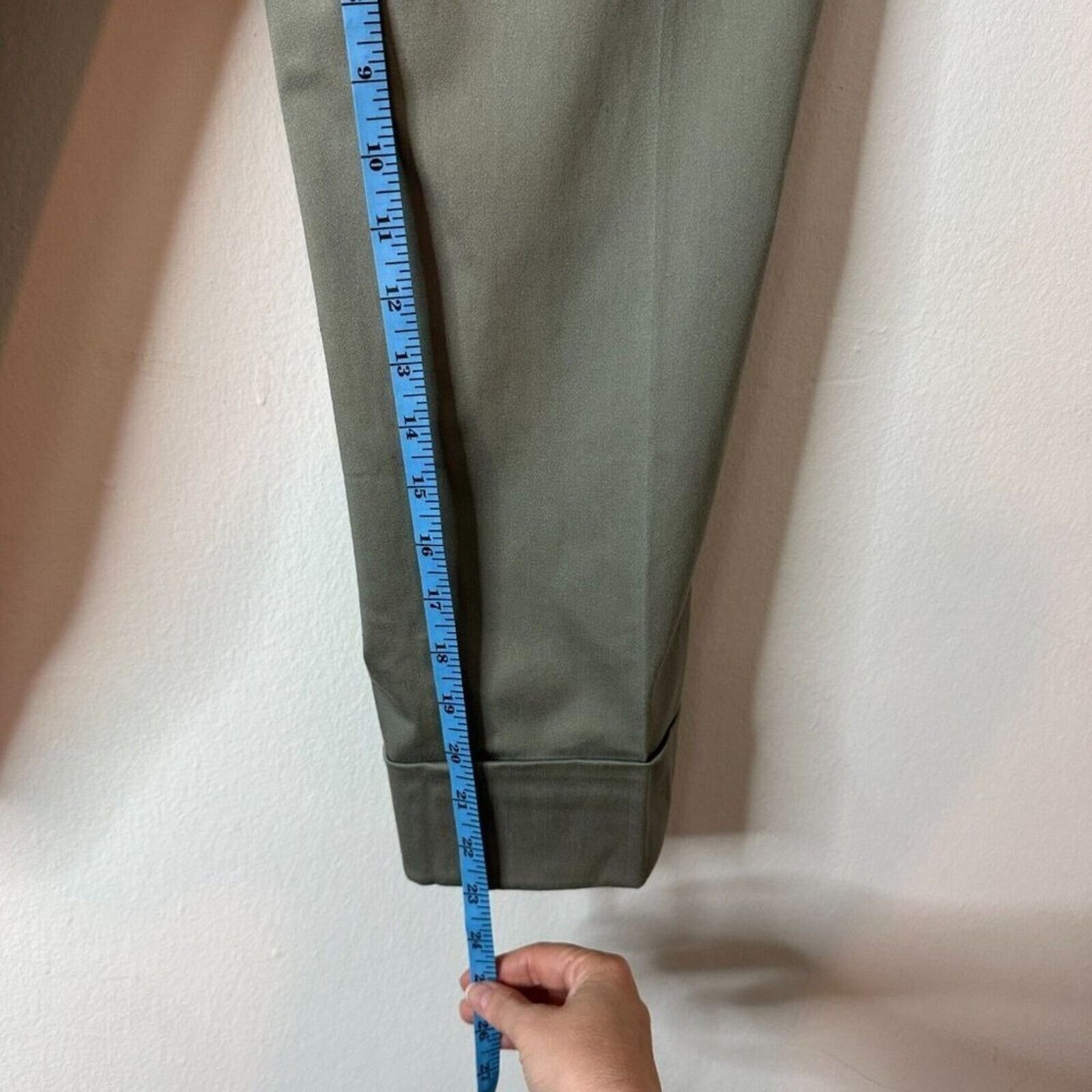 Chicos NWT Chico's Stretch Straight Cuffed Crop Pant Olive Gray 10 Size 32" / US 10 / IT 46 - 12 Thumbnail