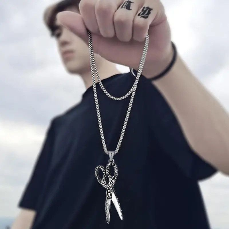 Jewelry × Vintage Vintage Hair Stylist Scissors Necklace Pendant Size ONE SIZE - 1 Thumbnail