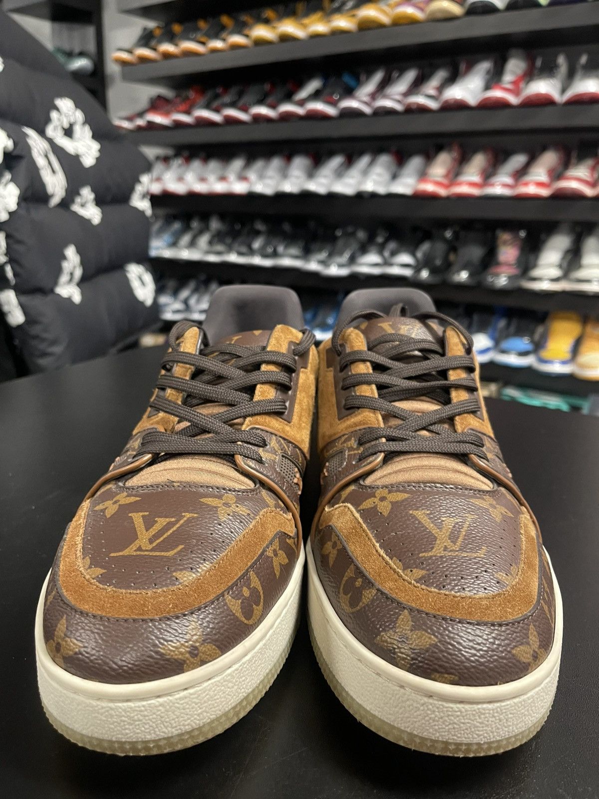 Louis Vuitton Size 8.5 - Louis Vuitton Trainer Low Top Brown Size US 8.5 / EU 41-42 - 2 Thumbnail
