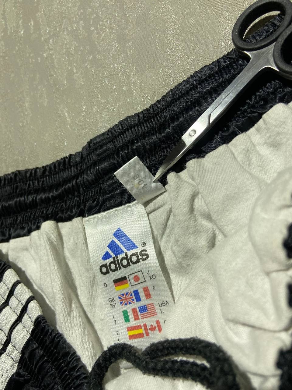 Adidas × Vintage Vintage Adidas Graphite Black Nylon Shorts Size US 38 / EU 54 - 6 Thumbnail