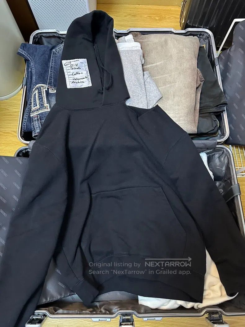Vetements Vetements Off-the-Shoulder Hoodie Size US S / EU 44-46 / 1 - 1 Thumbnail