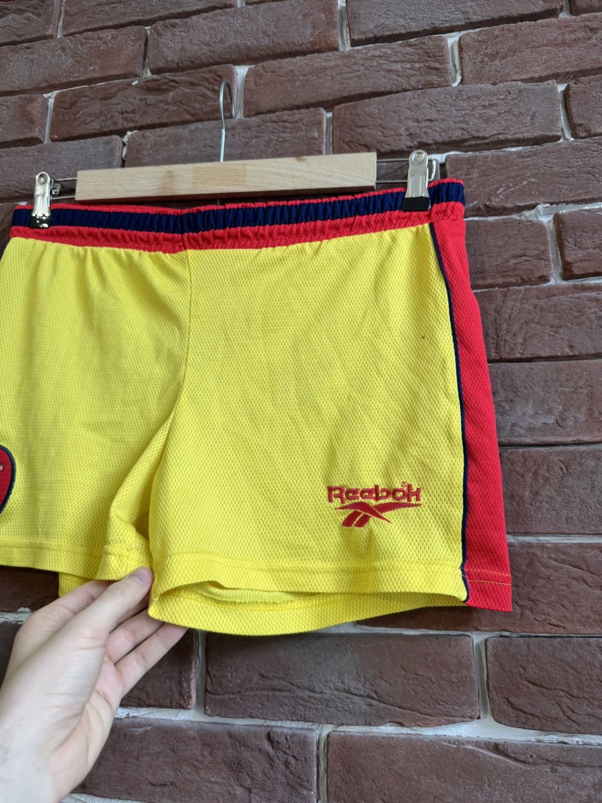 Reebok LIVERPOOL FC 90s FOOTBALL SHORTS SOCCER YELLOW SIZE S Size US 28 / EU 44 - 3 Thumbnail