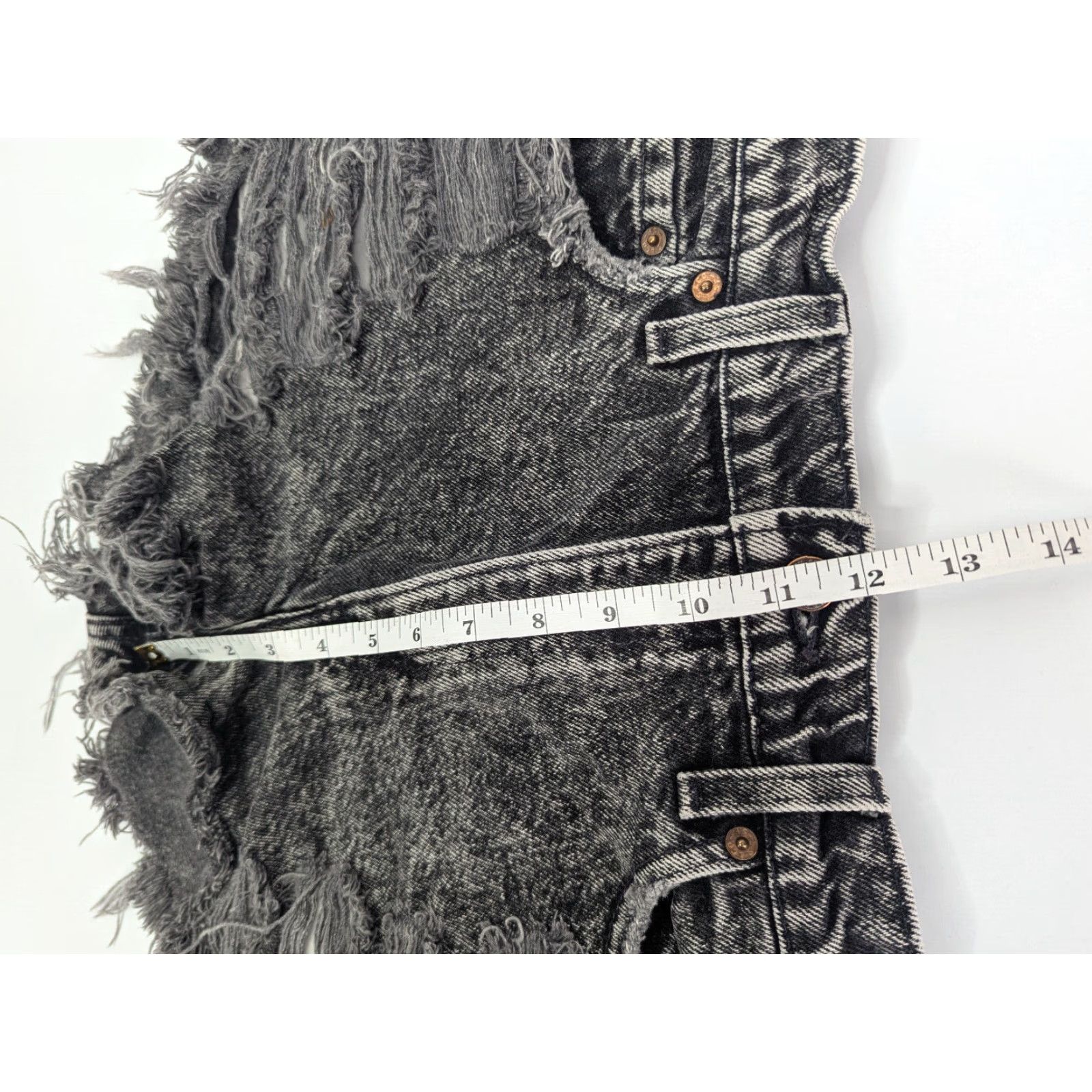 Levi's VINTAGE Levi's 16551-0260 Denim Cut-Off Shorts Faded Raw Hem Grunge USA Size 8 Size 30" / US 8 / IT 44 - 4 Thumbnail