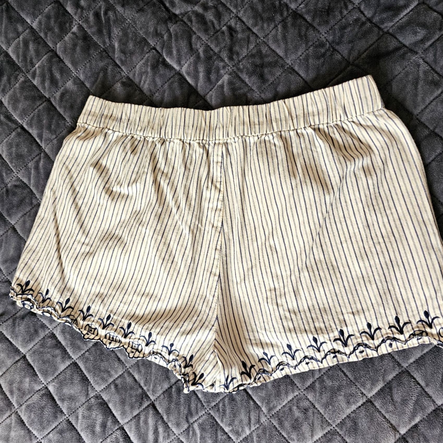 Madewell VINTAGE Madewell Pajama Shorts Women's XS Beige Striped Elastic Waist Leg Design Shirt? Size 26" / US 2 / IT 38 - 7 Thumbnail