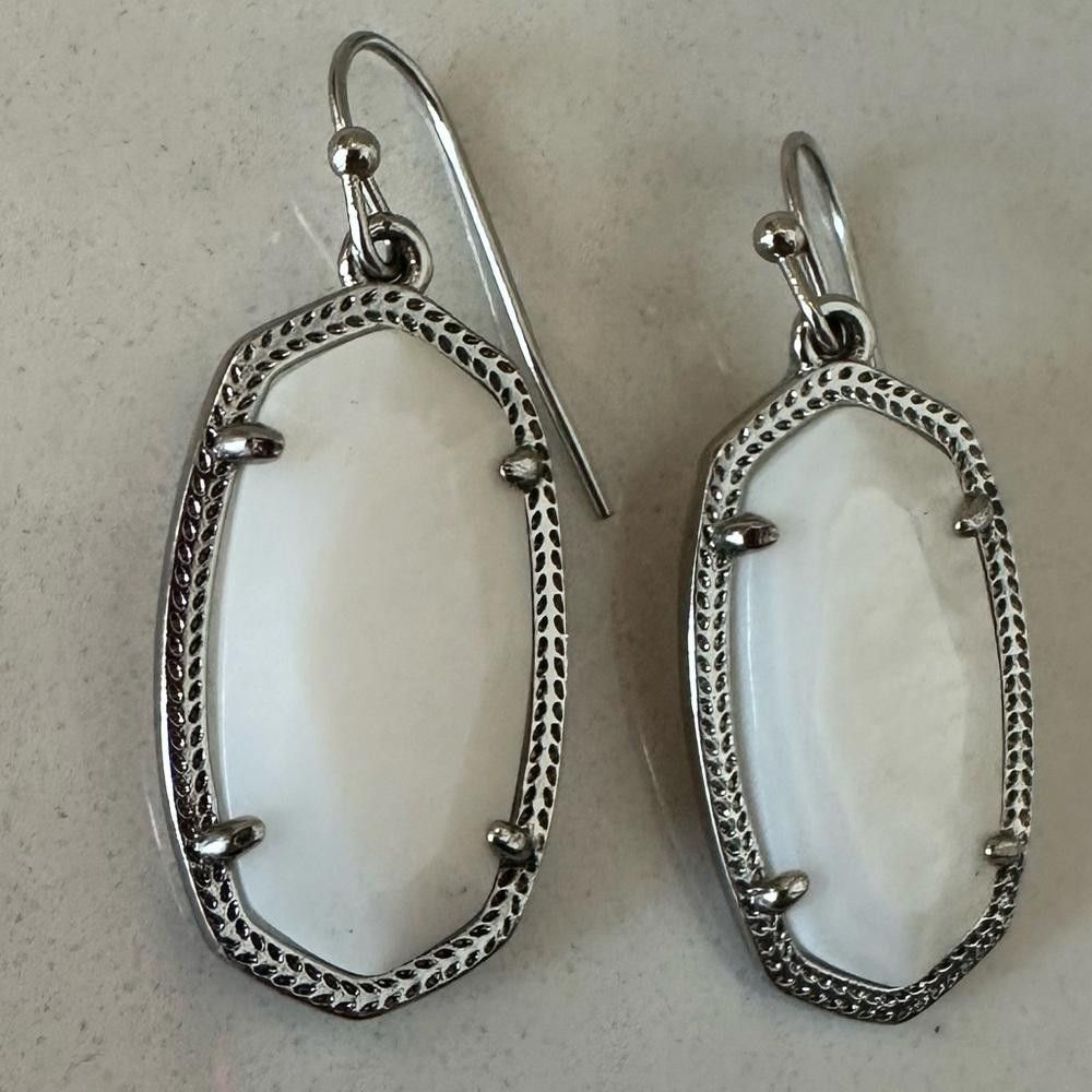 Kendra Scott Kendra Scott Dani White Pearl and Silver Drop Earrings Size ONE SIZE - 3 Thumbnail