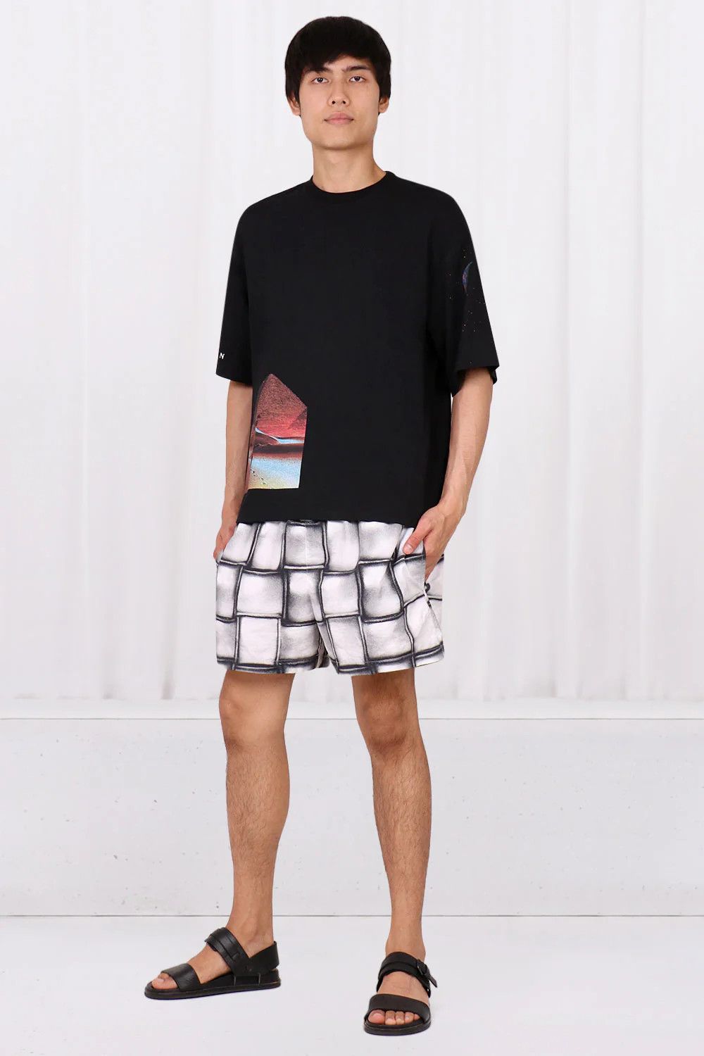 Bottega Veneta o1w1db10724 Swim Shorts in White/Black Size US 30 / EU 46 - 2 Thumbnail