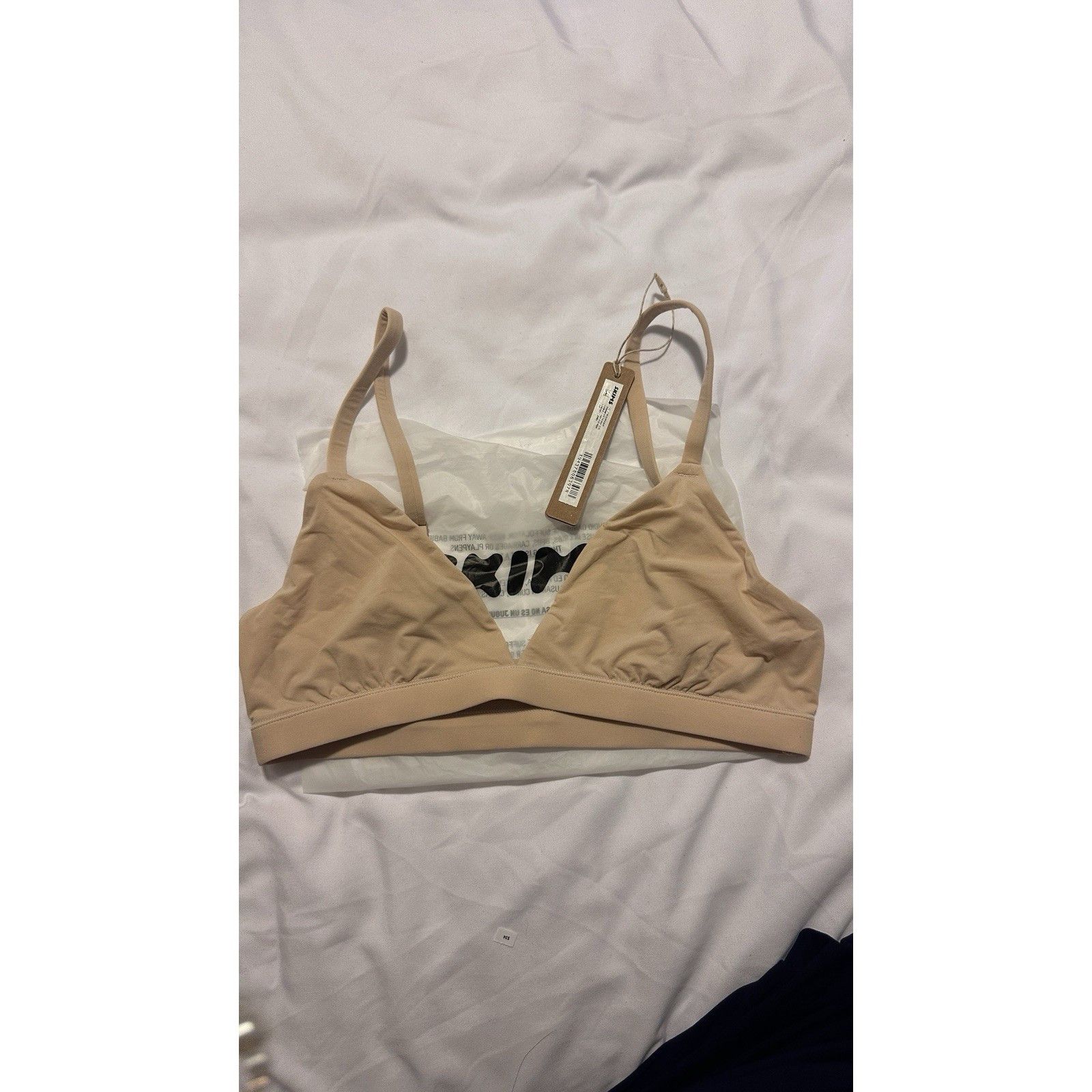 SKIMS NWT SKIMS FITS EVERYBODY TRIANGLE BRALETTE Size ONE SIZE - 1 Thumbnail
