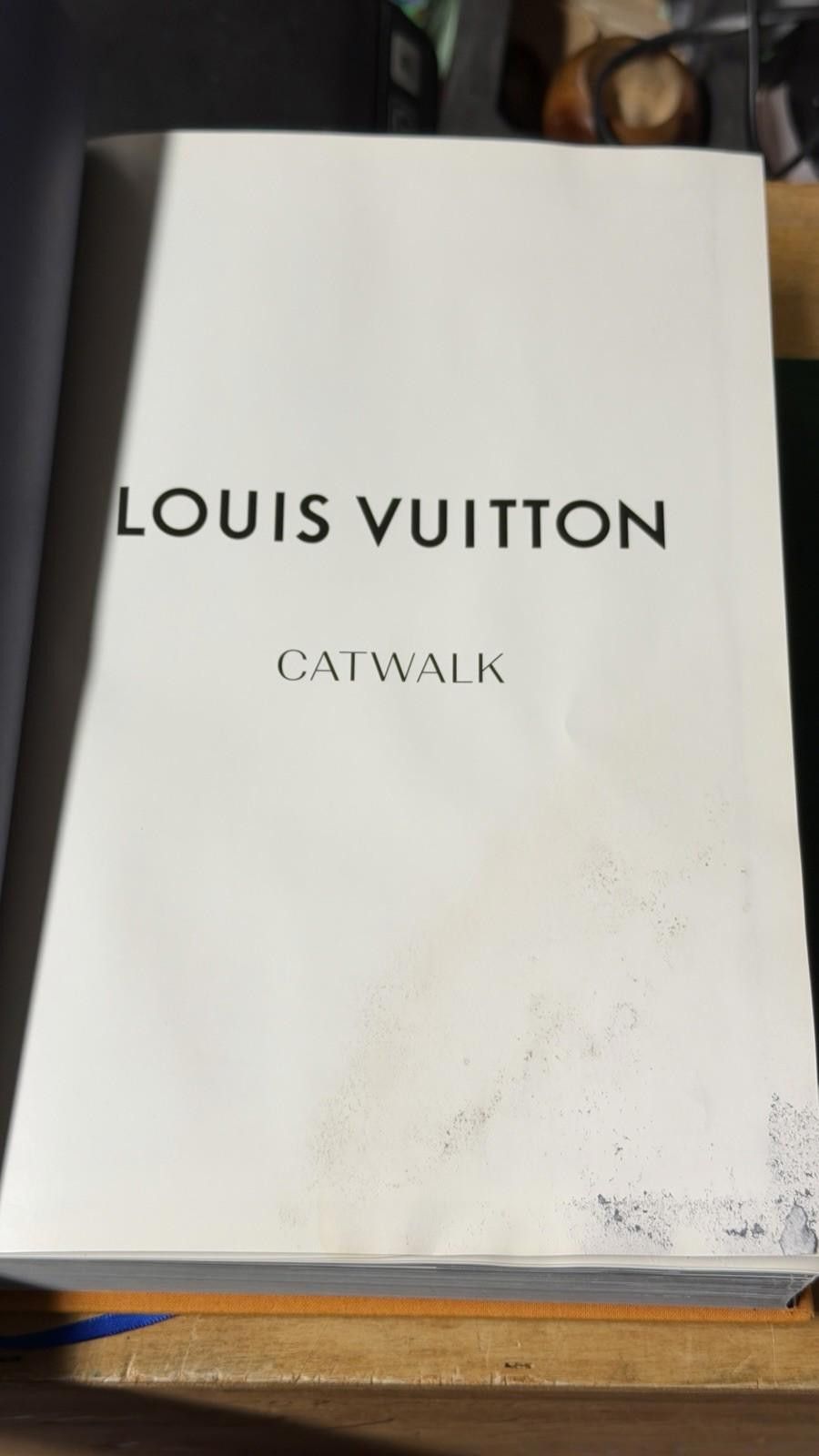 Other Louis Vuitton Catwalk Hardcover Fashion Book Yale University Size ONE SIZE - 7 Thumbnail