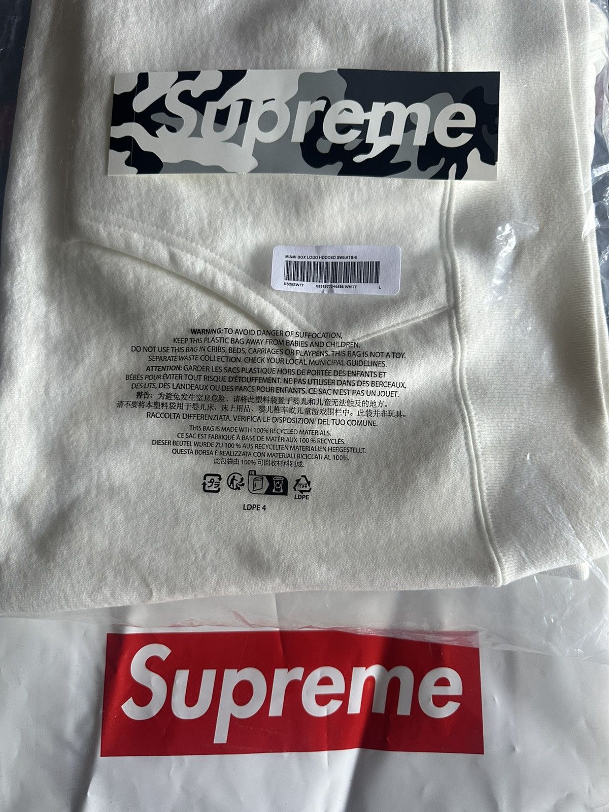 Supreme Miami Exclusive Box Logo Hooded Sweatshirt White Size US L / EU 52-54 / 3 - 5 Thumbnail