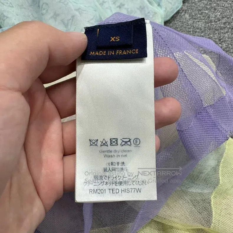 Louis Vuitton Louis Vuitton Organza Show Short Sleeves Size US XS / EU 42 / 0 - 5 Thumbnail