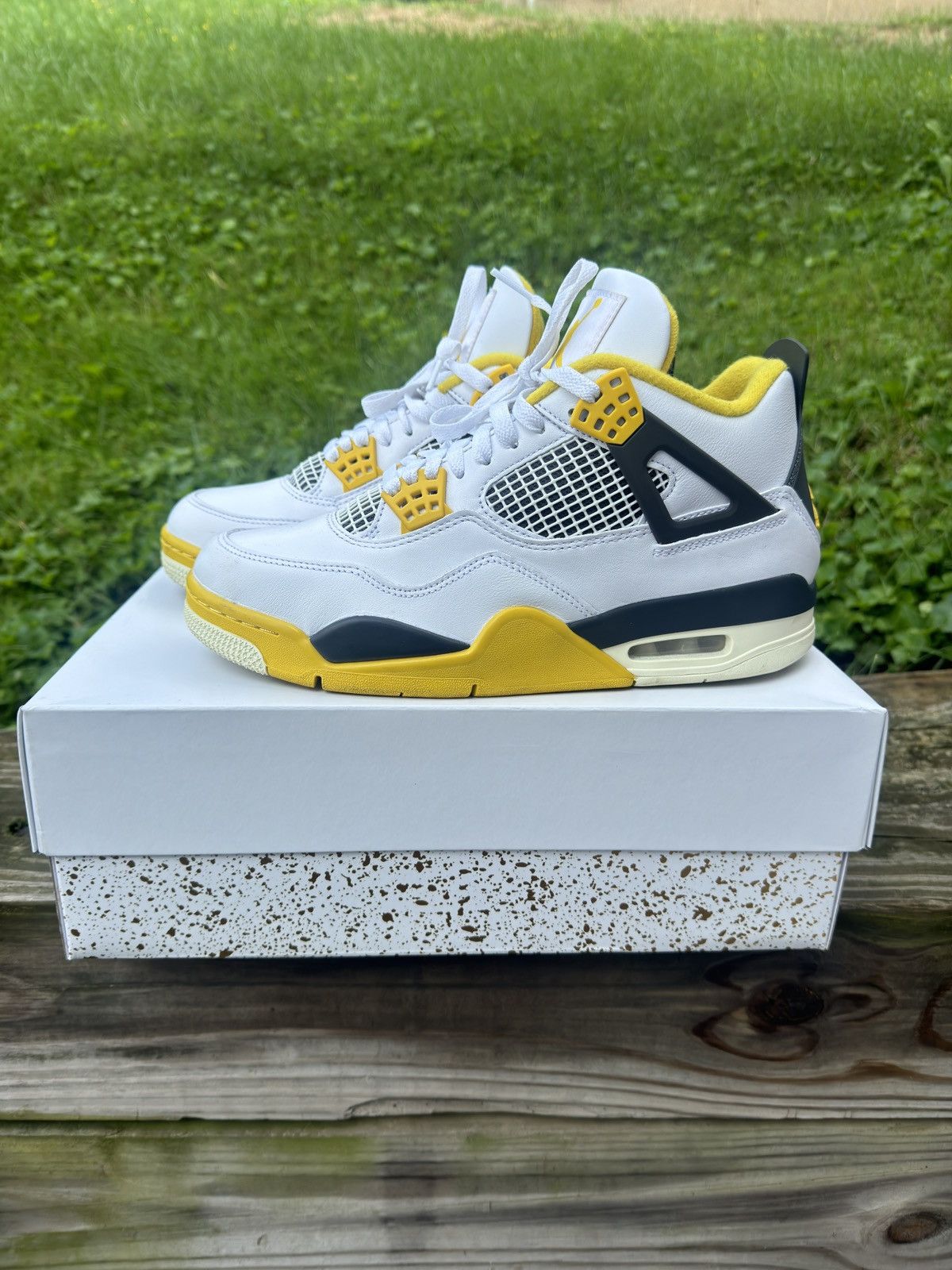 Jordan Brand Air Jordan 4 Retro Vivid Sulfur Size US 10.5 / EU 43-44 - 4 Thumbnail