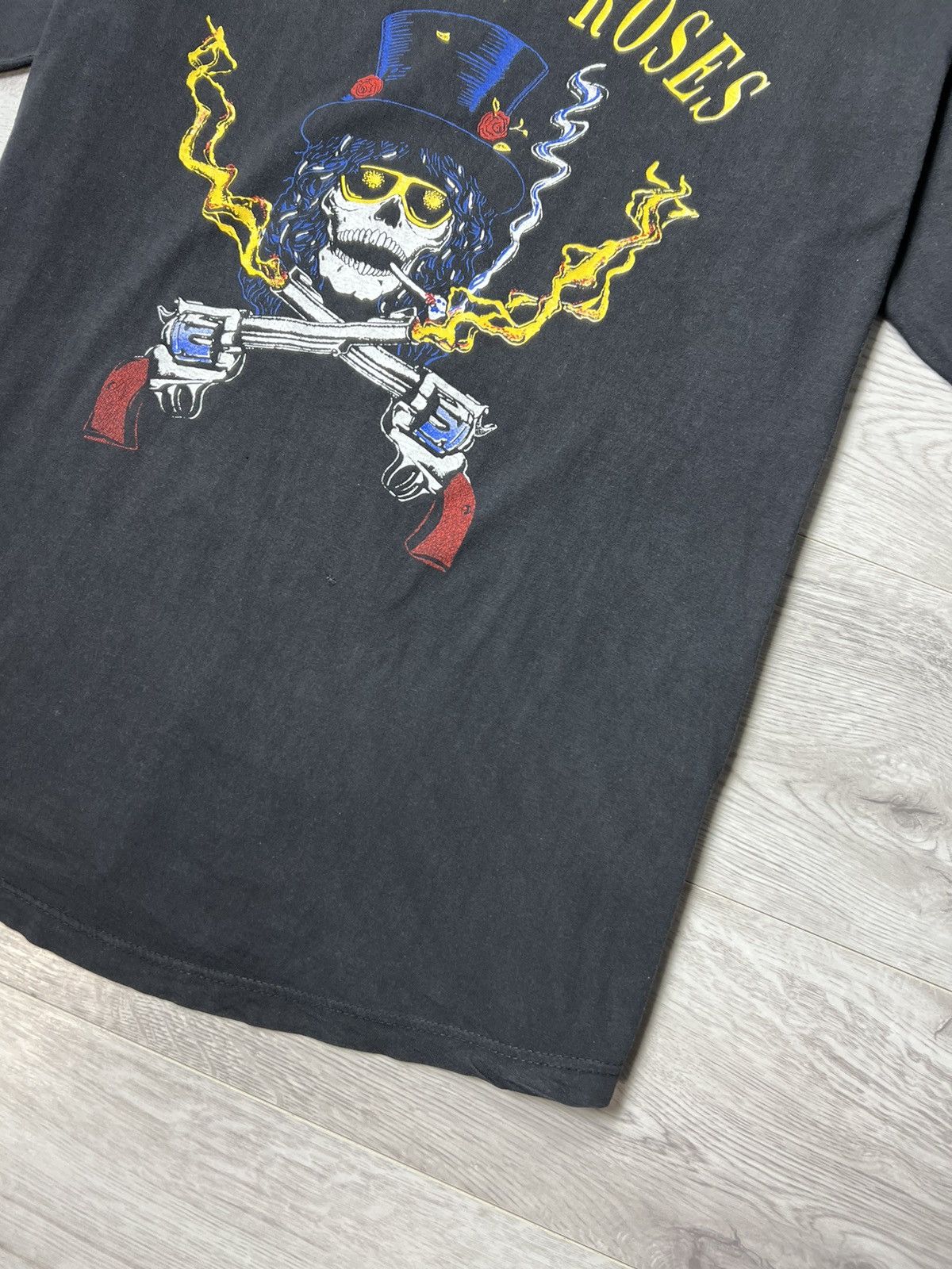 Band Tees Rare Vintage 90s Guns N Roses Big Logo Tee Size US XL / EU 56 / 4 - 5 Thumbnail