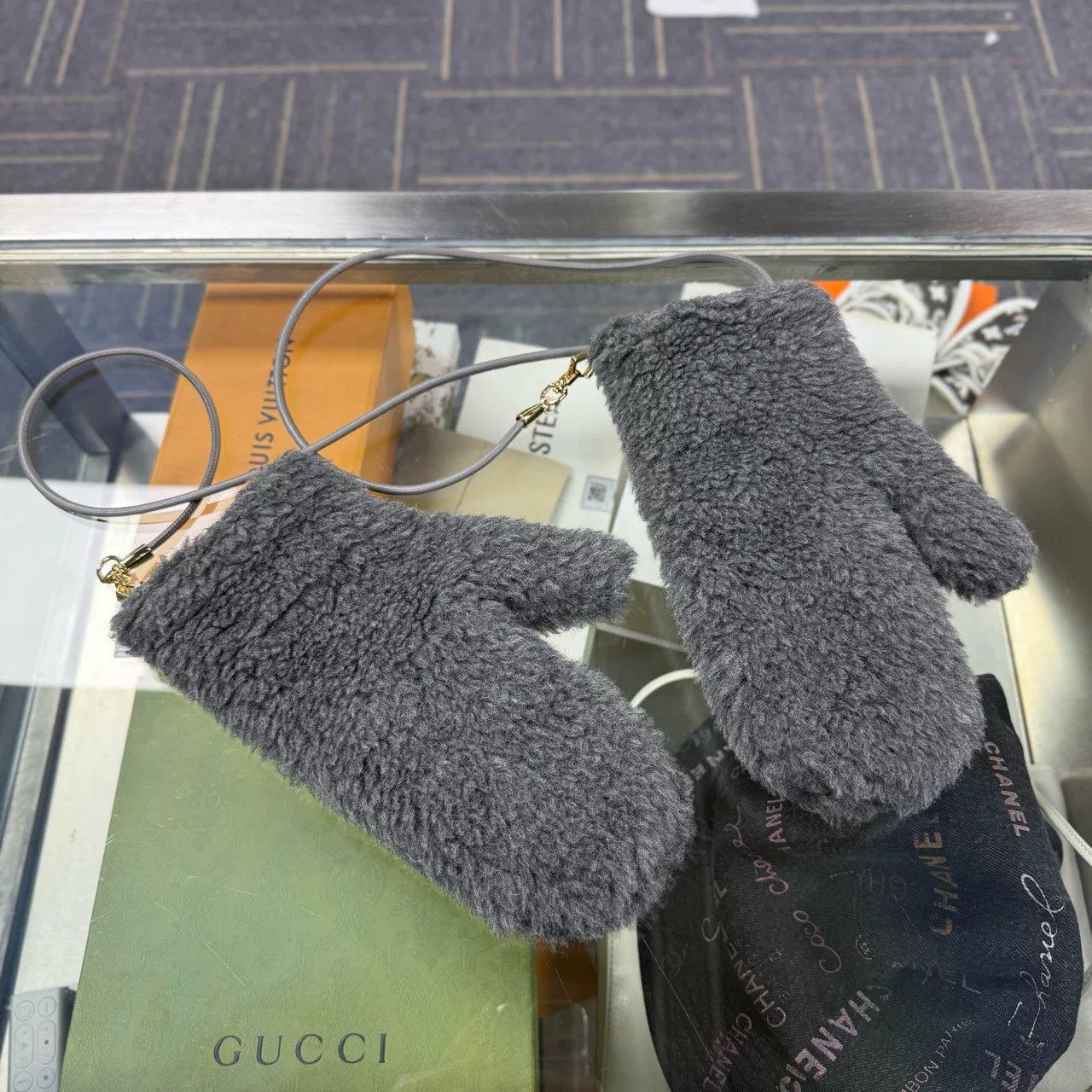 Max Mara MAX MARA Gray Teddy Gloves Size ONE SIZE - 1 Thumbnail