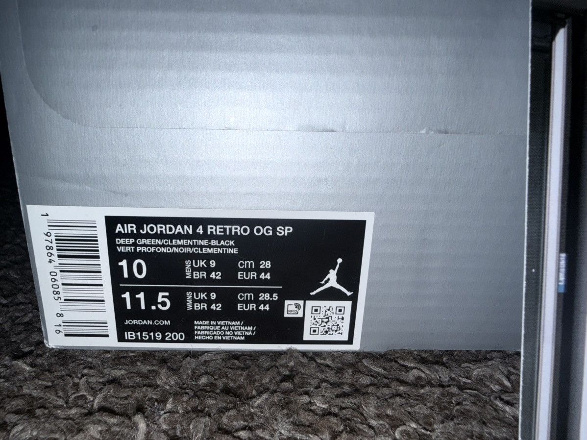 Jordan Brand × Undefeated The Jordan 4 Retro OG SP Undefeated (2025) Size US 10 / EU 43 - 8 Thumbnail