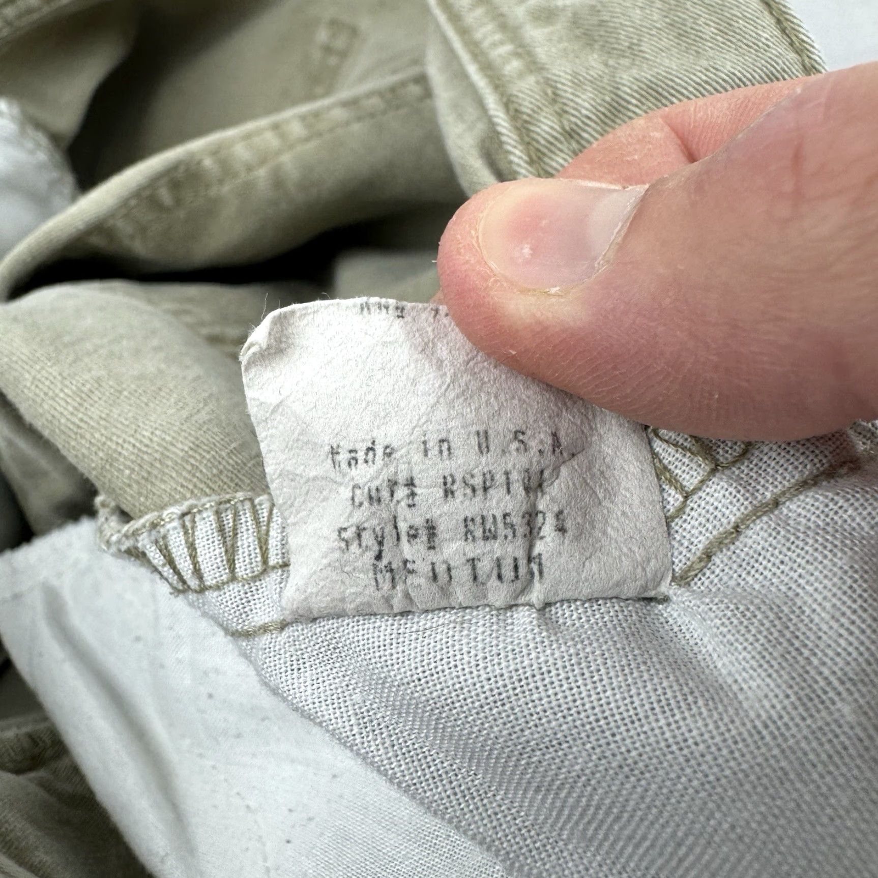 Vintage Vintage 26 Red Cargo Shorts Men Adult Medium Khaki Skater Y2K 90s Grunge Casual Size US 31 - 5 Thumbnail