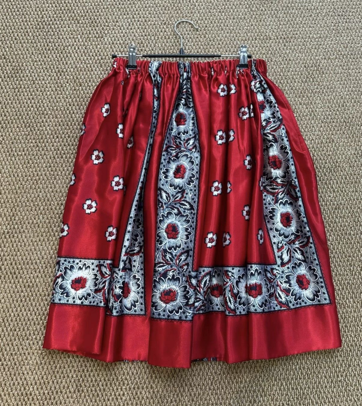 Comme des Garcons COMME des GARÇONS TAO Red Base Paisley Satin Skirt K23 Size 25" / US 0 / IT 36 - 1 Thumbnail