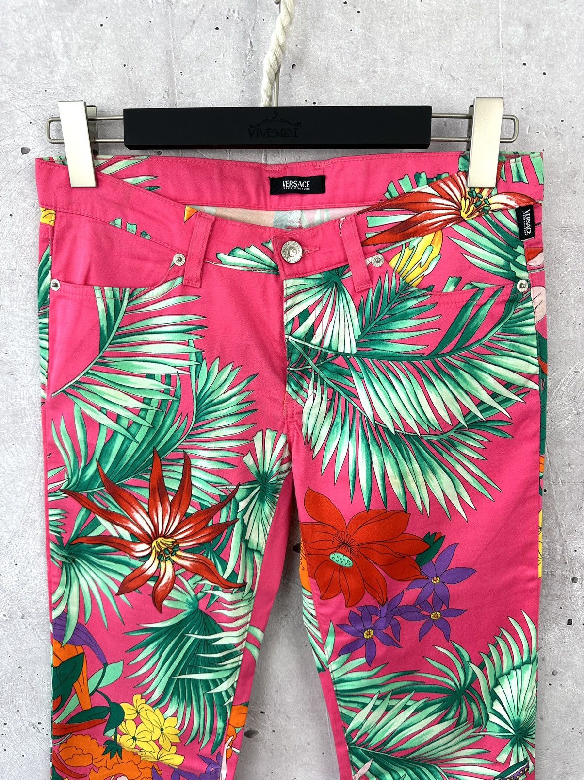 Versace Jeans Couture × Vintage Vintage Versace Jeans Couture Tropical Plants Cropped Pants Size 28" / US 6 / IT 42 - 2 Thumbnail