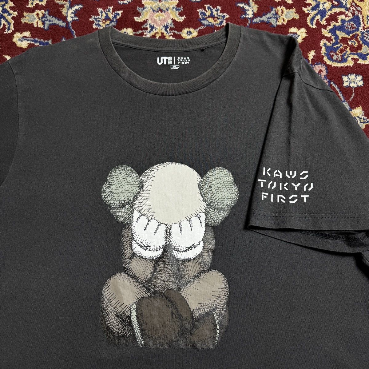 Kaws × Uniqlo Kaws Uniqlo Companion Passing through Tokyo First artist tee Size US XL / EU 56 / 4 - 1 Thumbnail