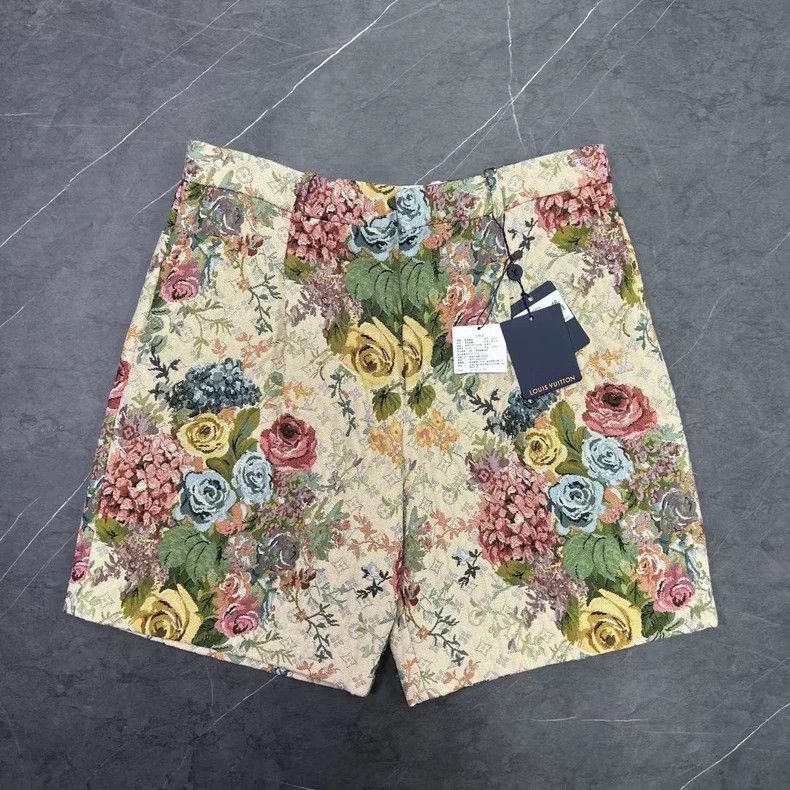 Louis Vuitton Louis Vuitton size US 46 Floral logo printed casual shorts Size US 30 / EU 46 - 1 Thumbnail
