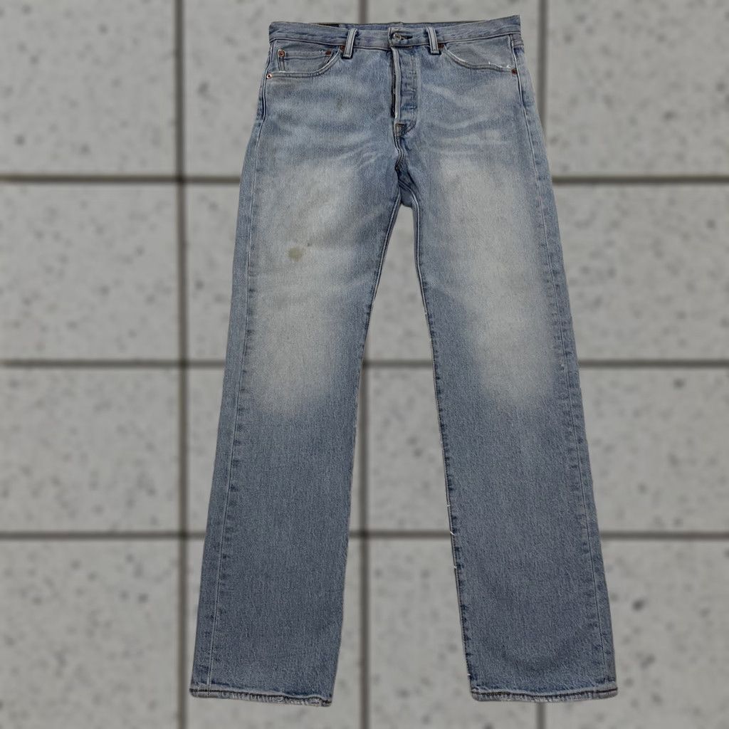 Levi's VINTAGE Levi's 501xx Jeans Men 31x32 Light Blue Rivet Fly 501 xx Y2k Grunge Premium Denim Jeans Mens Regular 31 Blue 501 Series Size US 31 - 1 Thumbnail