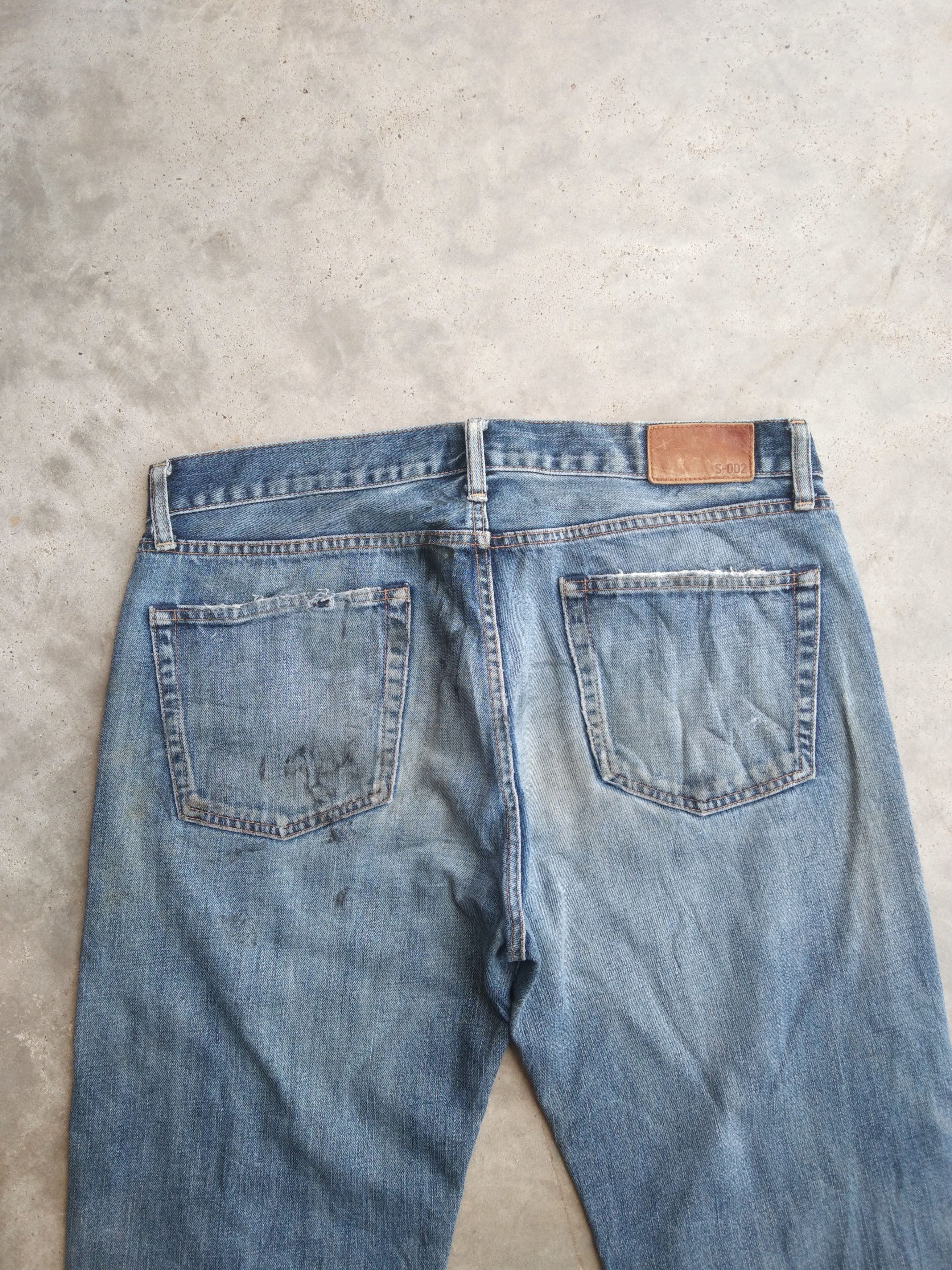 Japanese Brand Vintage Faded Blue Uniqlo S-002 Distressed Jeans 35x30 Size US 35 - 5 Thumbnail