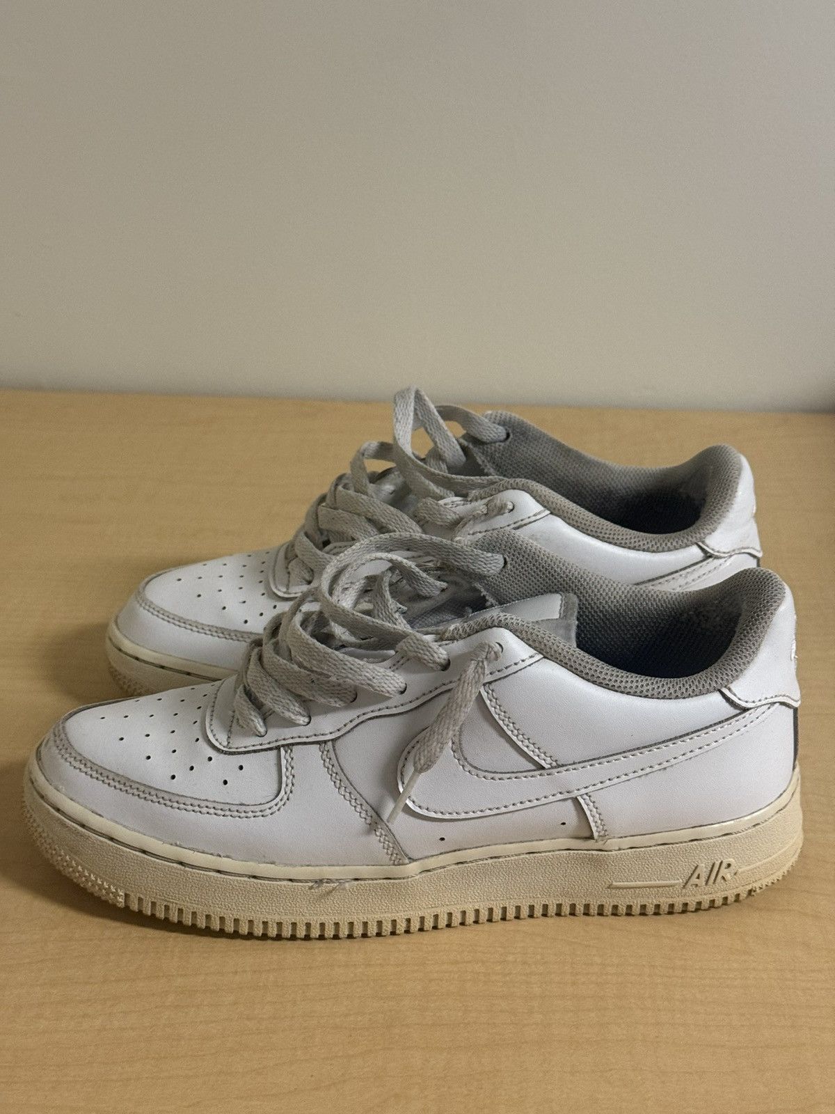 Nike Nike AF1 Low White Men’s 7.5 Heavily Worn Shoes Size US 7 / EU 40 - 2 Thumbnail