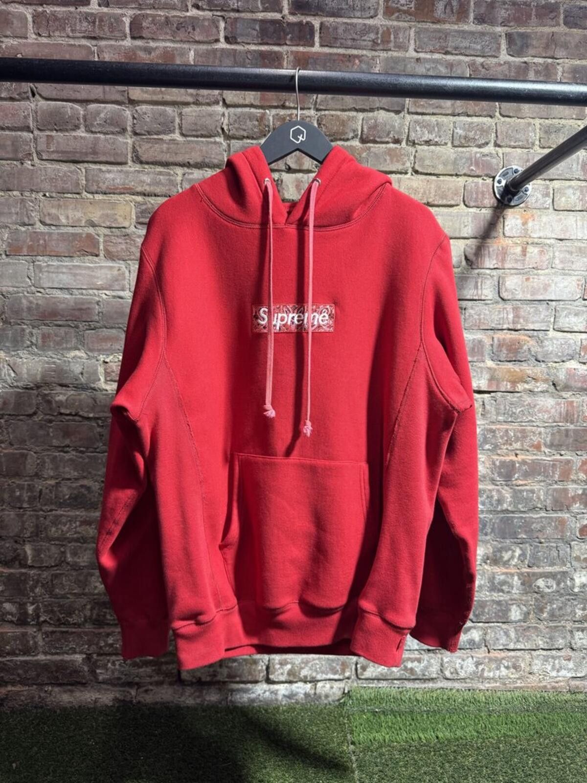 Supreme Supreme Bandana Box Logo Hoodie Red Sz. L Size ONE SIZE - 1 Thumbnail