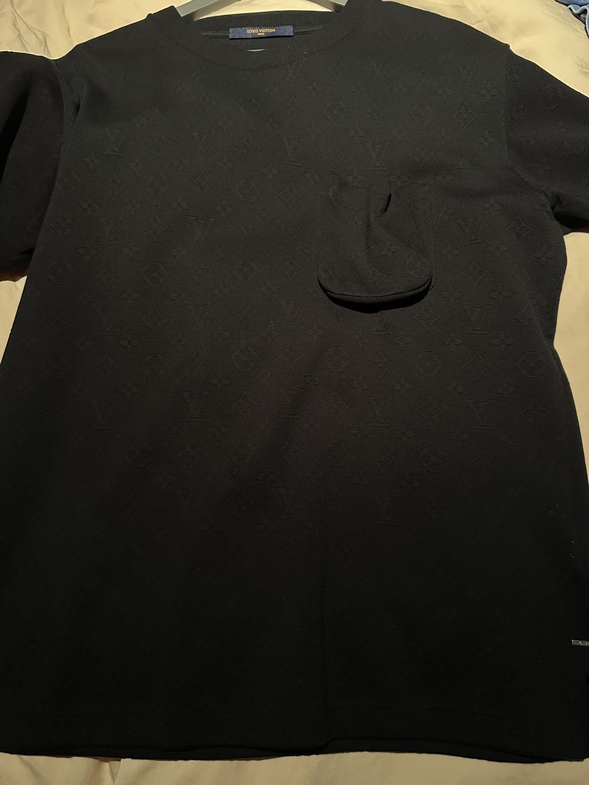 Louis Vuitton Louis Vuitton Signature 3D Pocket Monogram T-Shirt Size US L / EU 52-54 / 3 - 11 Thumbnail