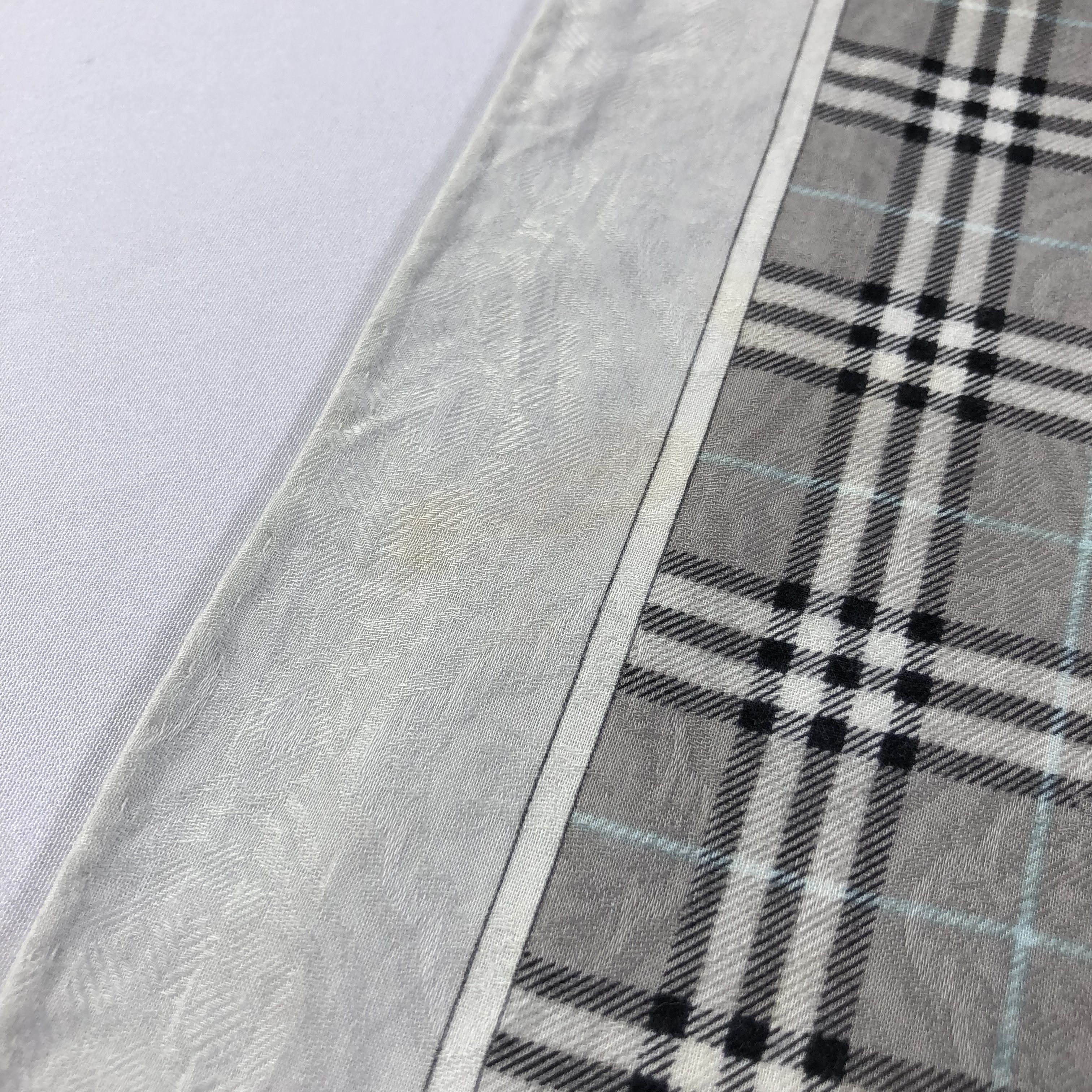 Burberry Burberry Hand Rolled Handkerchief Neckerchief Bandana H1722 Size ONE SIZE - 8 Thumbnail