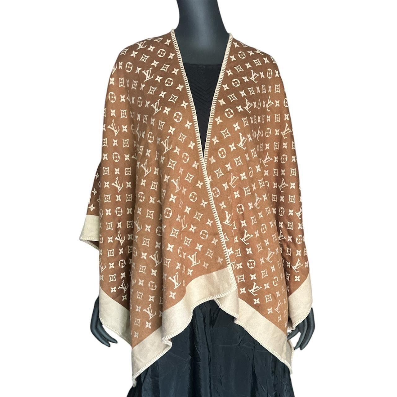Louis Vuitton 2021 louis vuitton monogram poncho/shawl Size ONE SIZE - 1 Thumbnail