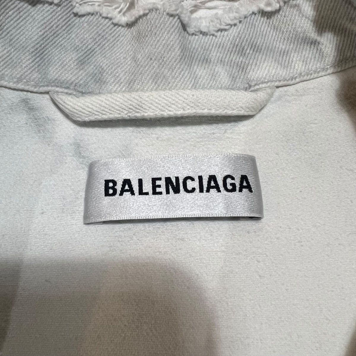 Balenciaga BALENCIAGA 2021SS DEMNA DISTRESSED THRASH WHITE DENIM JACKET Size US S / EU 44-46 / 1 - 5 Thumbnail