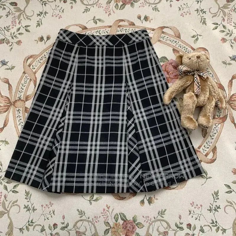 Burberry Burberry Black Plaid Wool Skirt for Women. Size 23" - 5 Thumbnail