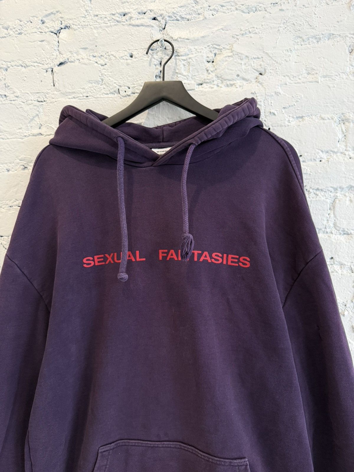 Vetements A/W 2017 VETEMENTS ‘SEXUAL FANTASIES’ HOODIE Size US L / EU 52-54 / 3 - 2 Thumbnail