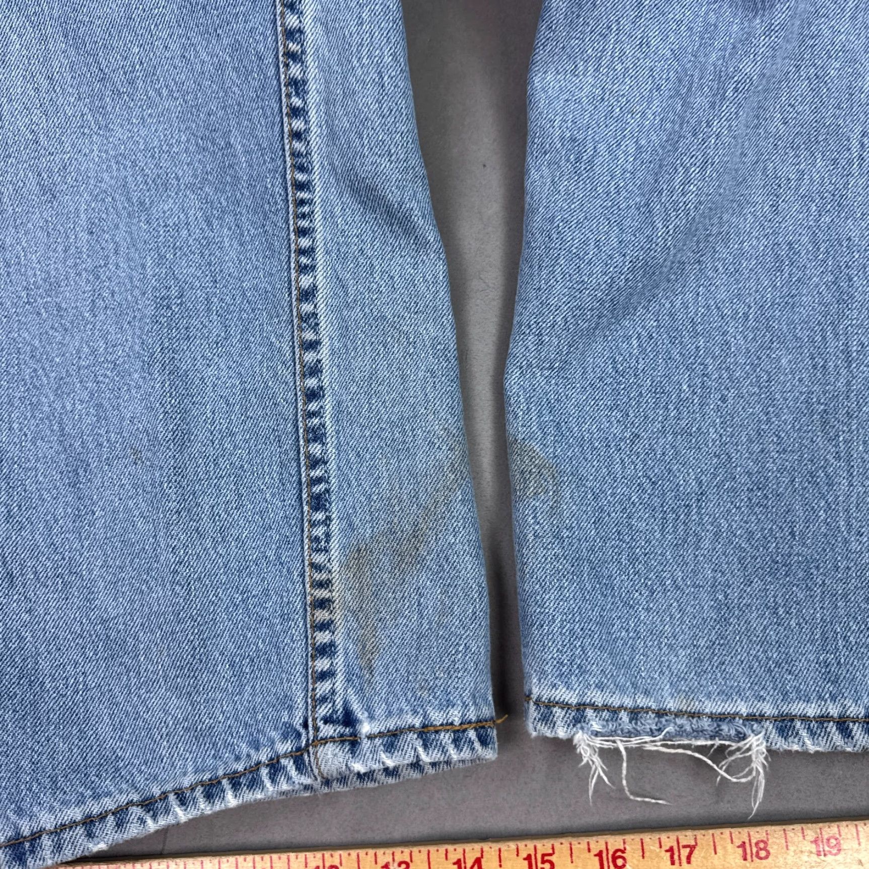 Levi's VINTAGE Levi's Jeans Mens 34x32 Blue Made USA Denim Pants Thrashed 550 (Tag36x34) Size US 36 / EU 52 - 6 Thumbnail