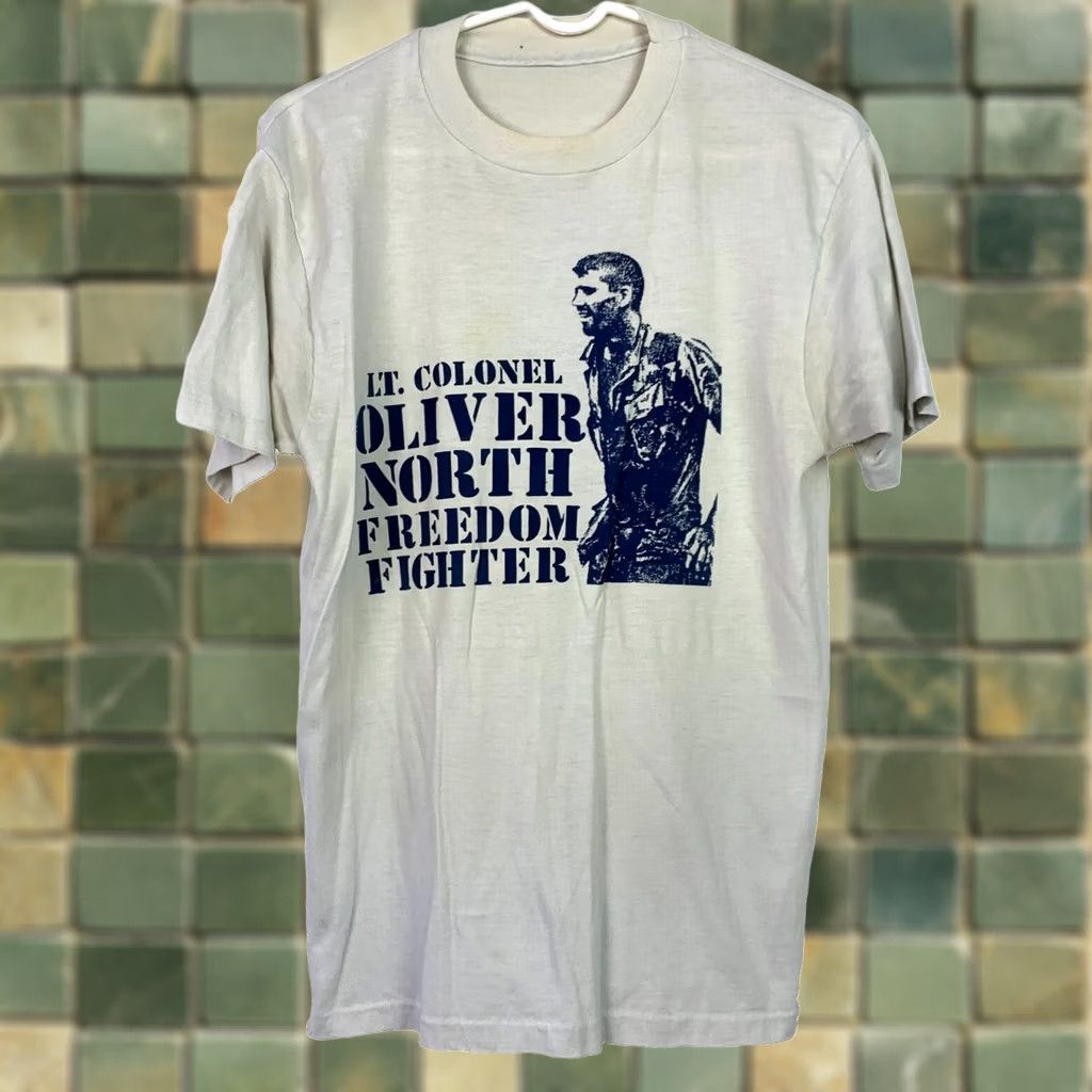 Olive VINTAGE Oliver North Freedom Fighter Graphic Tee Large Nike Shirt Mens Gray Graphic Size US L / EU 52-54 / 3 - 1 Thumbnail