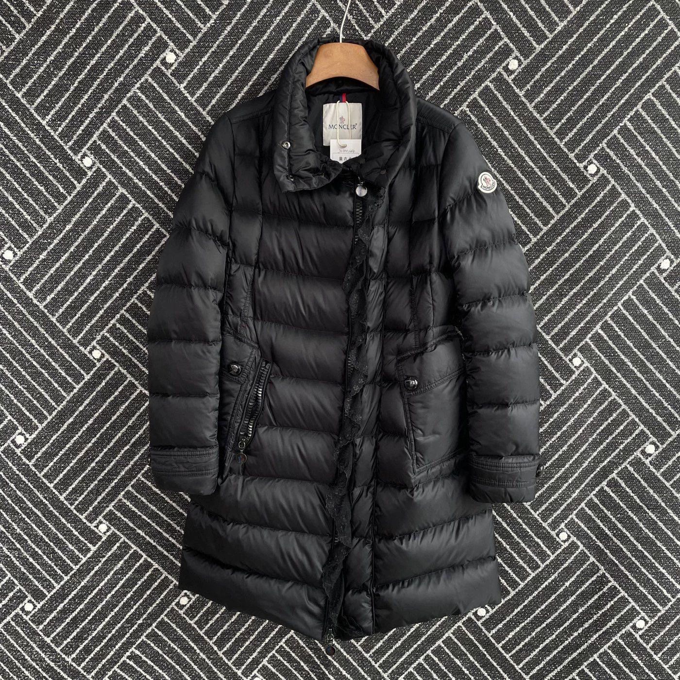Moncler Moncler Women's Matte Black Down Jacket 98 New 0 Size XS / US 0-2 / IT 36-38 - 1 Thumbnail