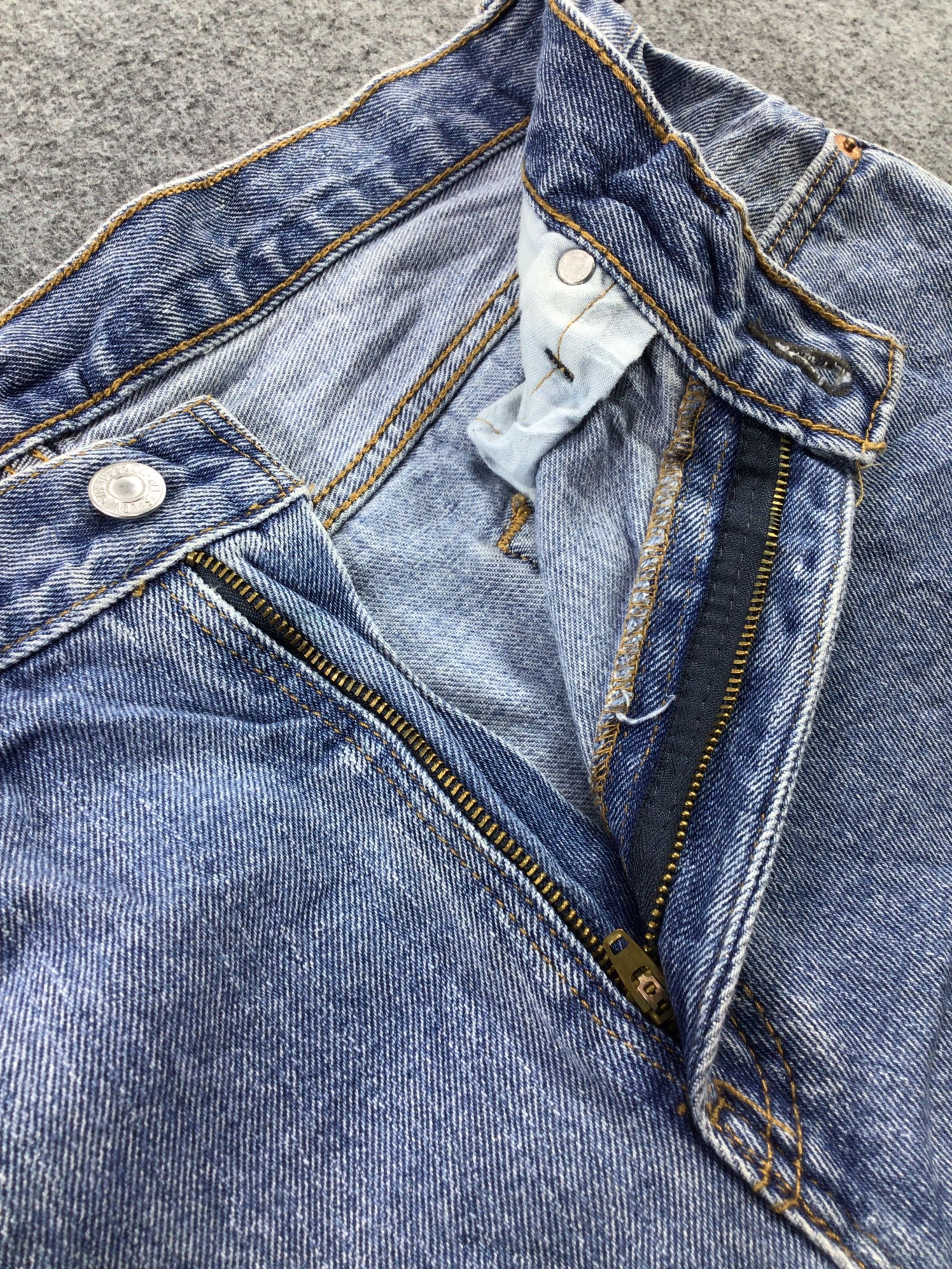 Levi's Vintage Levis 550 Jeans Faded Blue Denim KJ264 Size US 33 - 8 Thumbnail