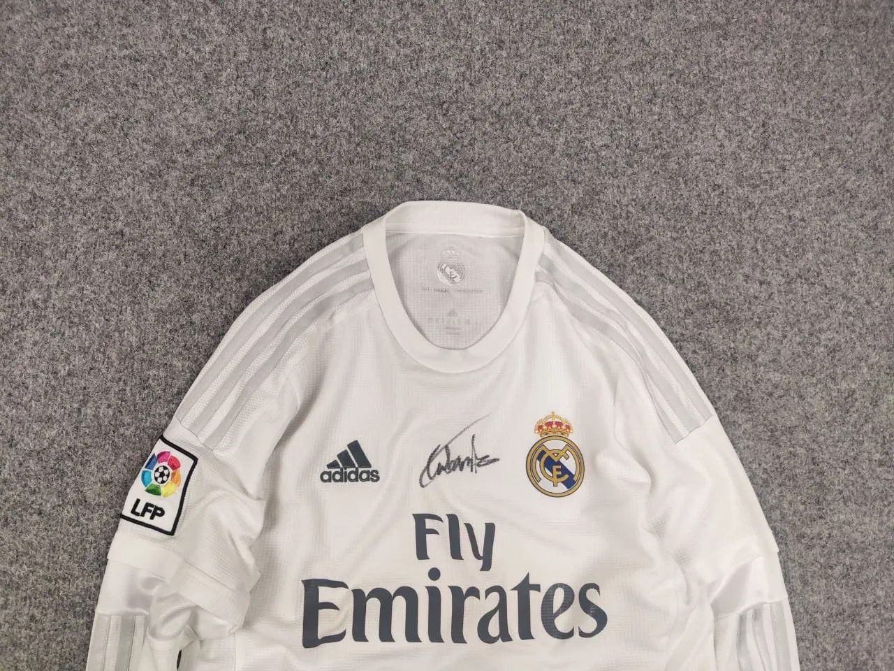 Adidas Aut 2015-16 Adidas Real Madrid Long Sleeve Jersey Shirt Home Size US M / EU 48-50 / 2 - 4 Thumbnail
